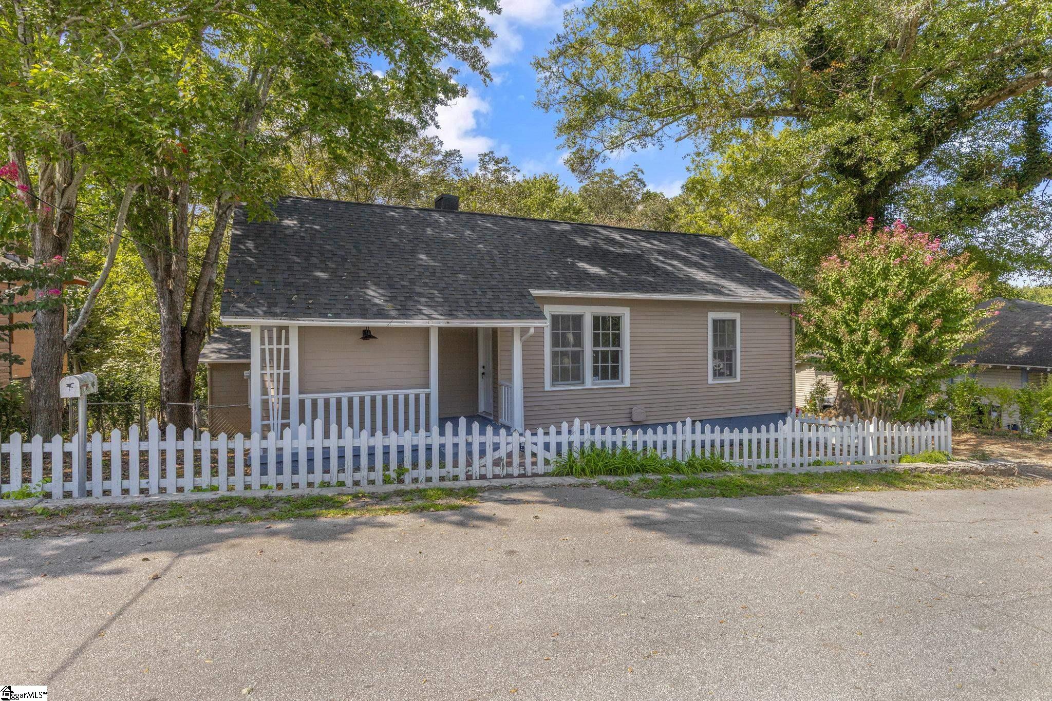 9 Hampton Street Ware Shoals, SC 29692