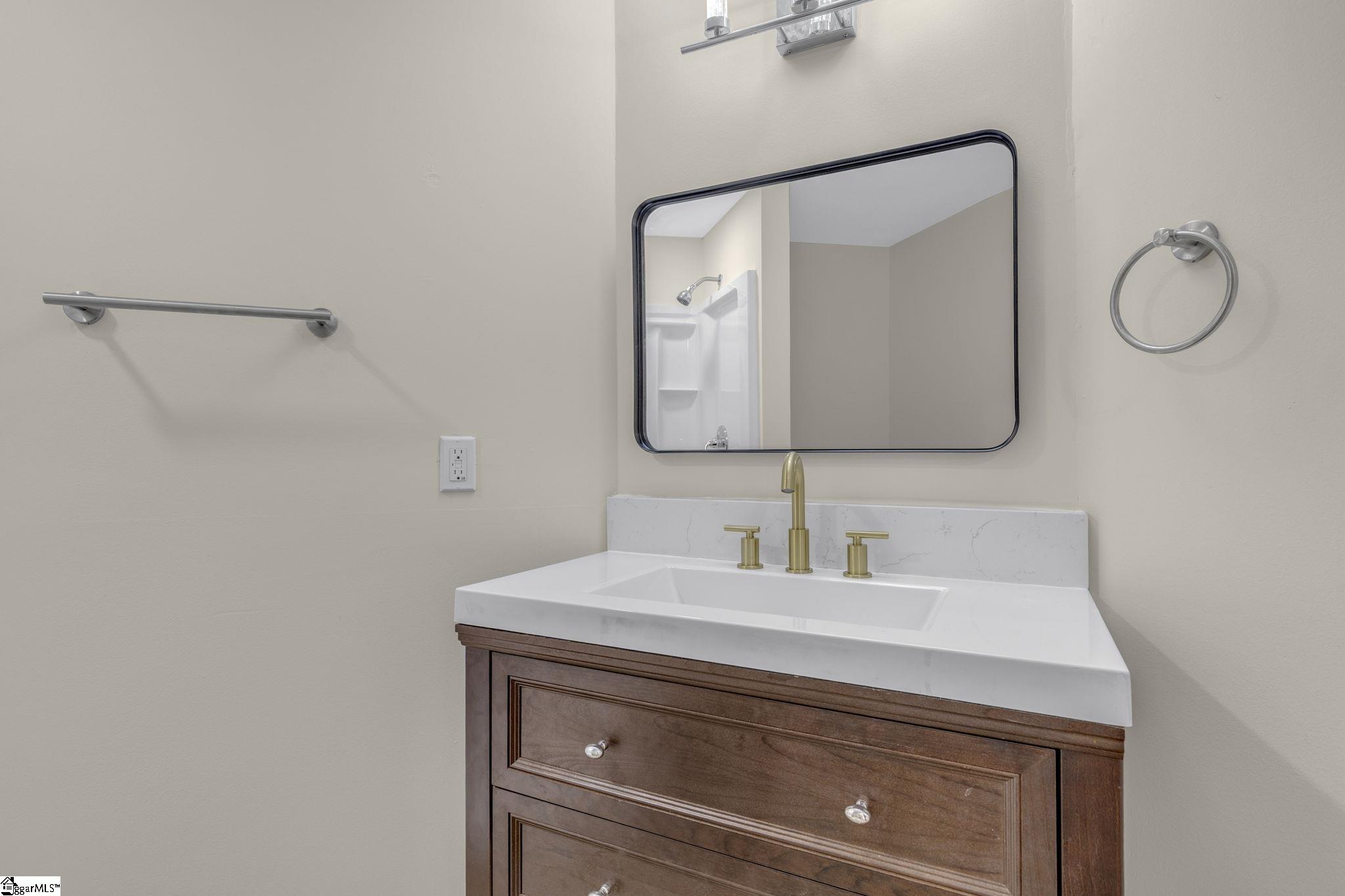 9 Hampton Street Ware Shoals, SC 29692