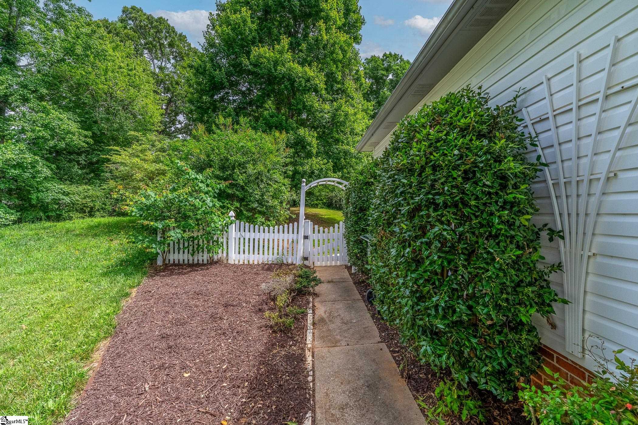 11 Heathfield Court Simpsonville, SC 29681