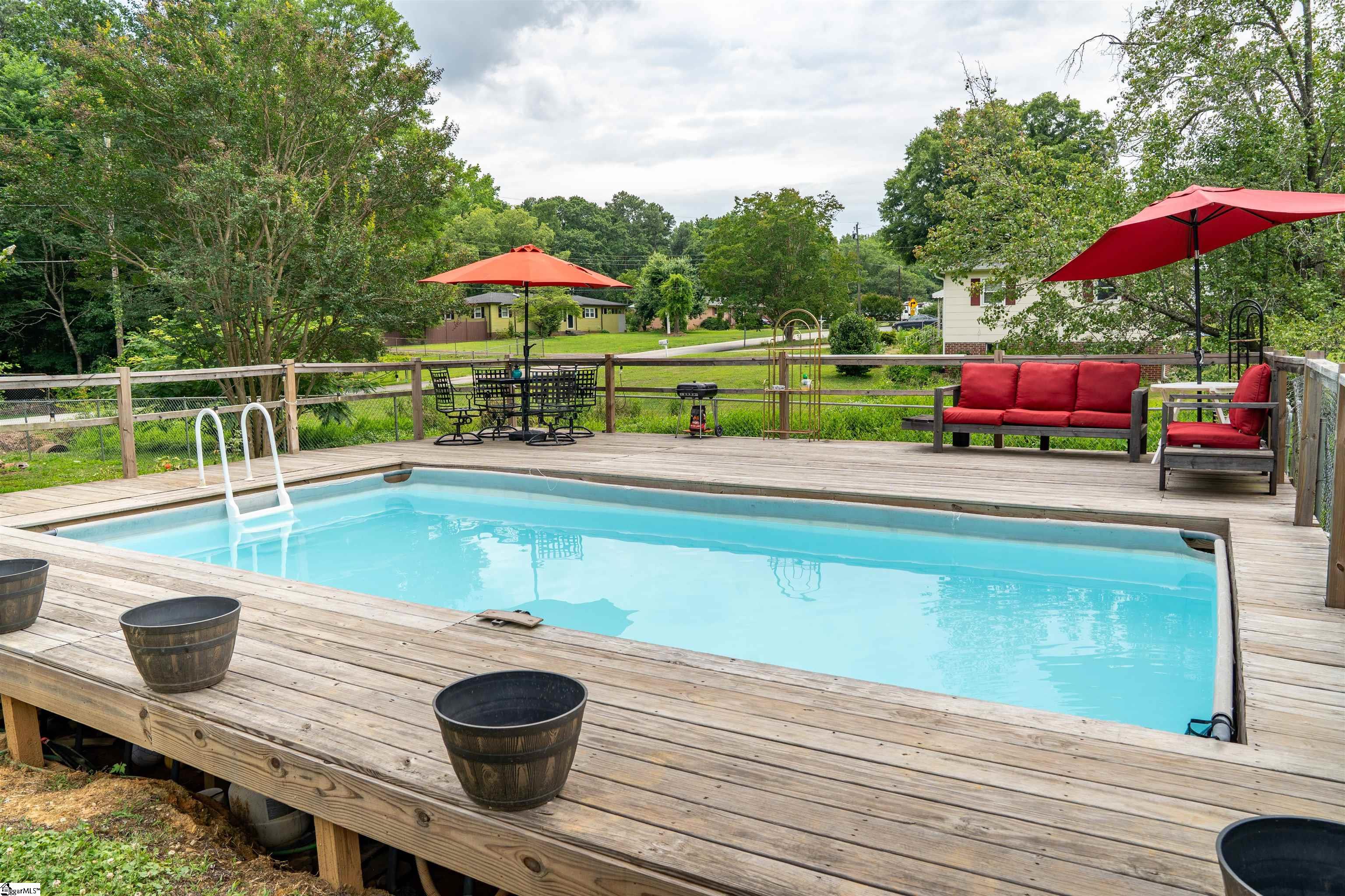 548 Honeysuckle Road Spartanburg, SC 29303