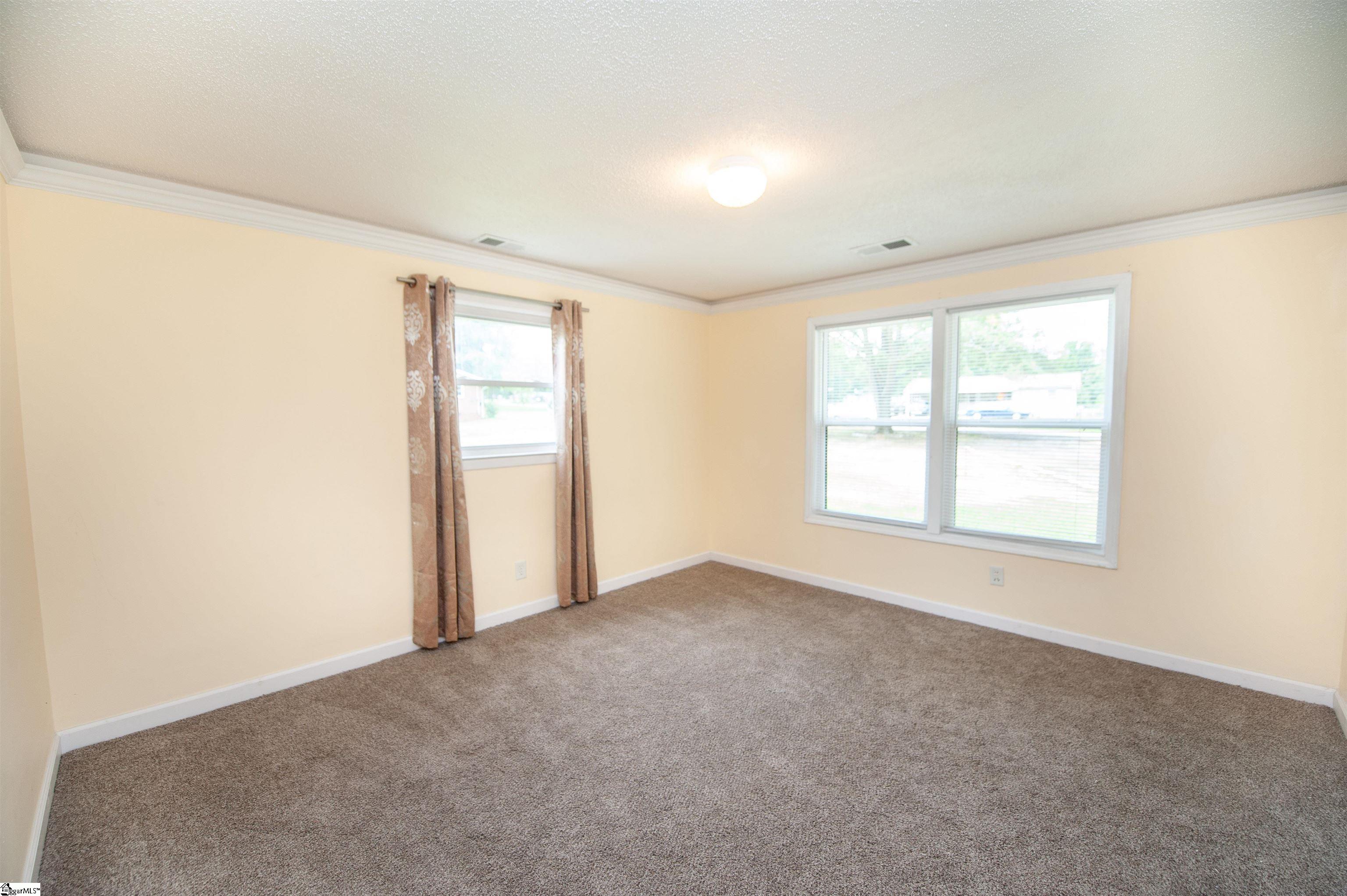 548 Honeysuckle Road Spartanburg, SC 29303
