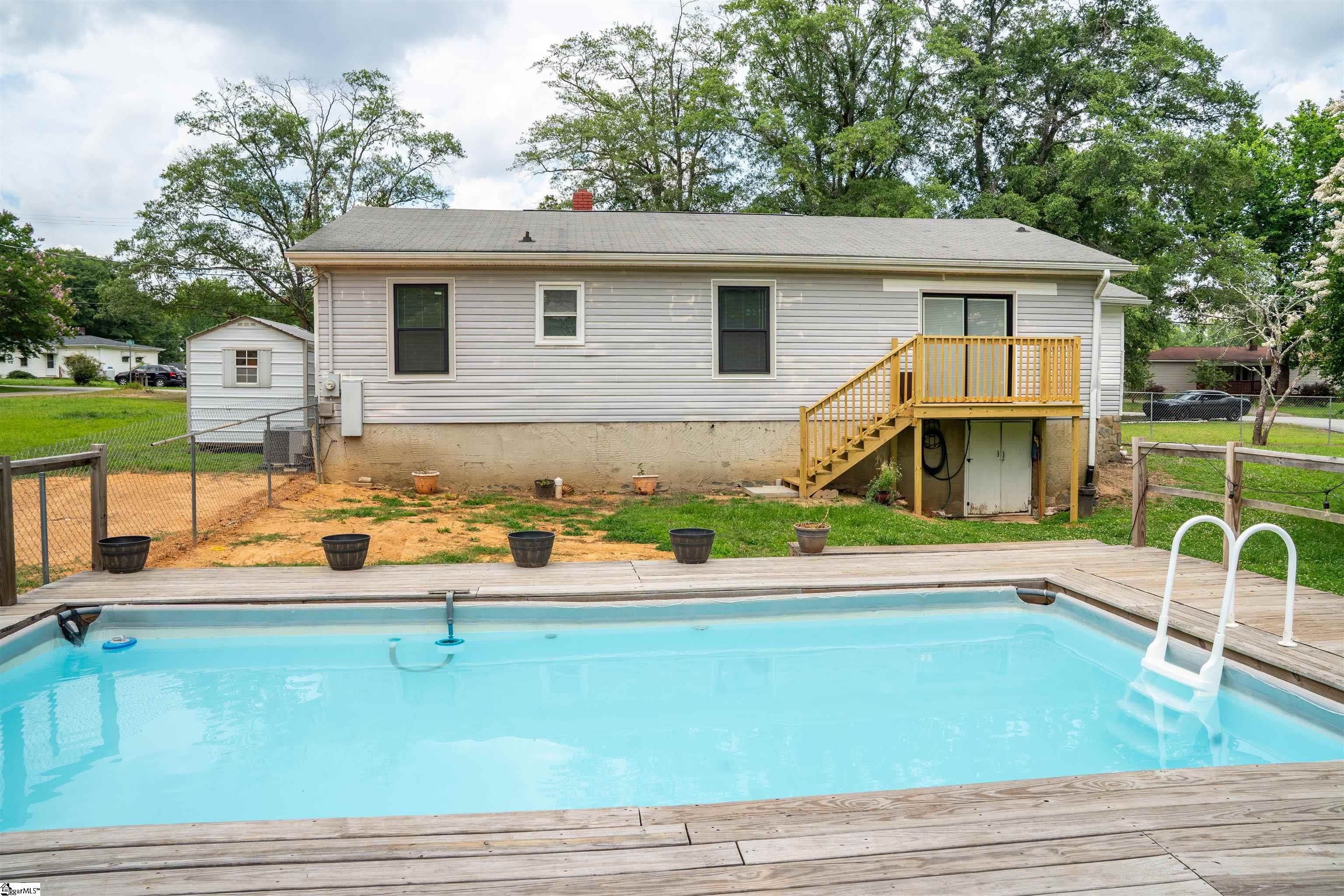 548 Honeysuckle Road Spartanburg, SC 29303