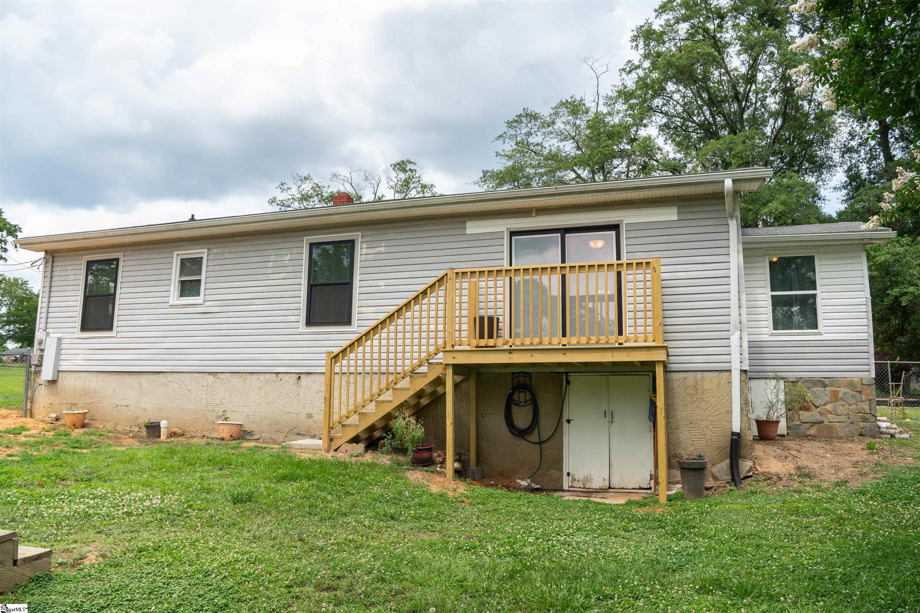 548 Honeysuckle Road Spartanburg, SC 29303