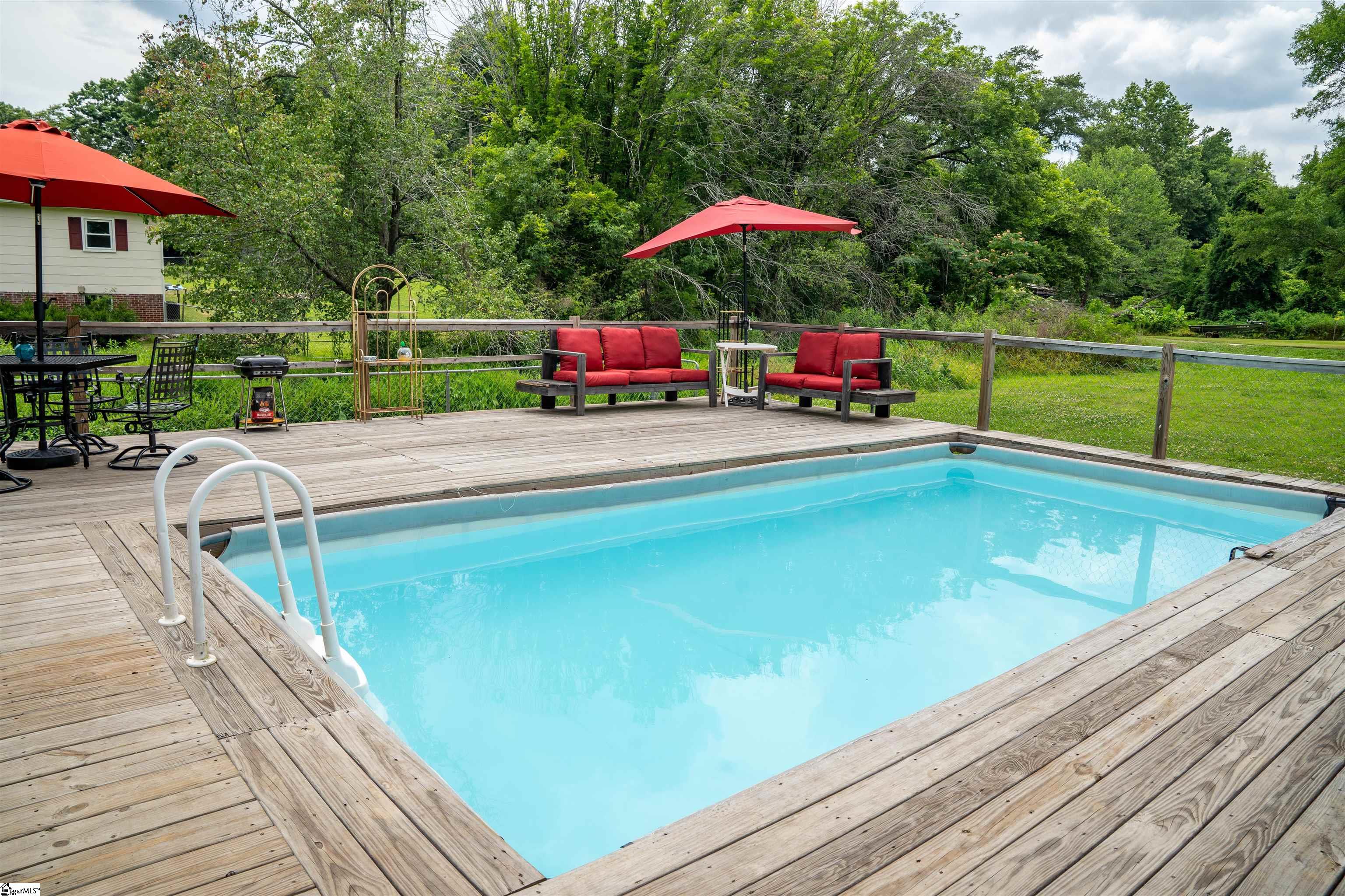 548 Honeysuckle Road Spartanburg, SC 29303