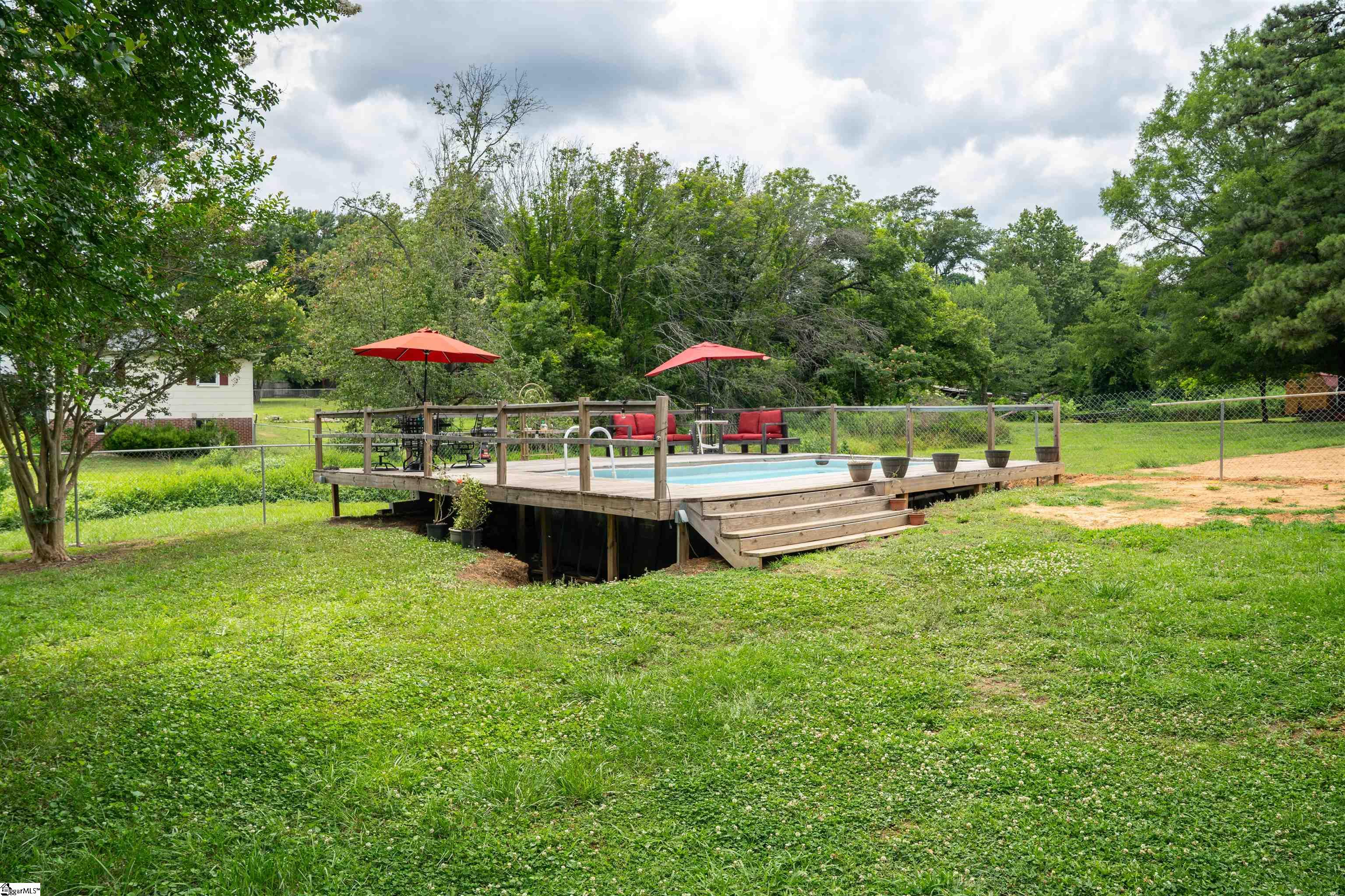 548 Honeysuckle Road Spartanburg, SC 29303