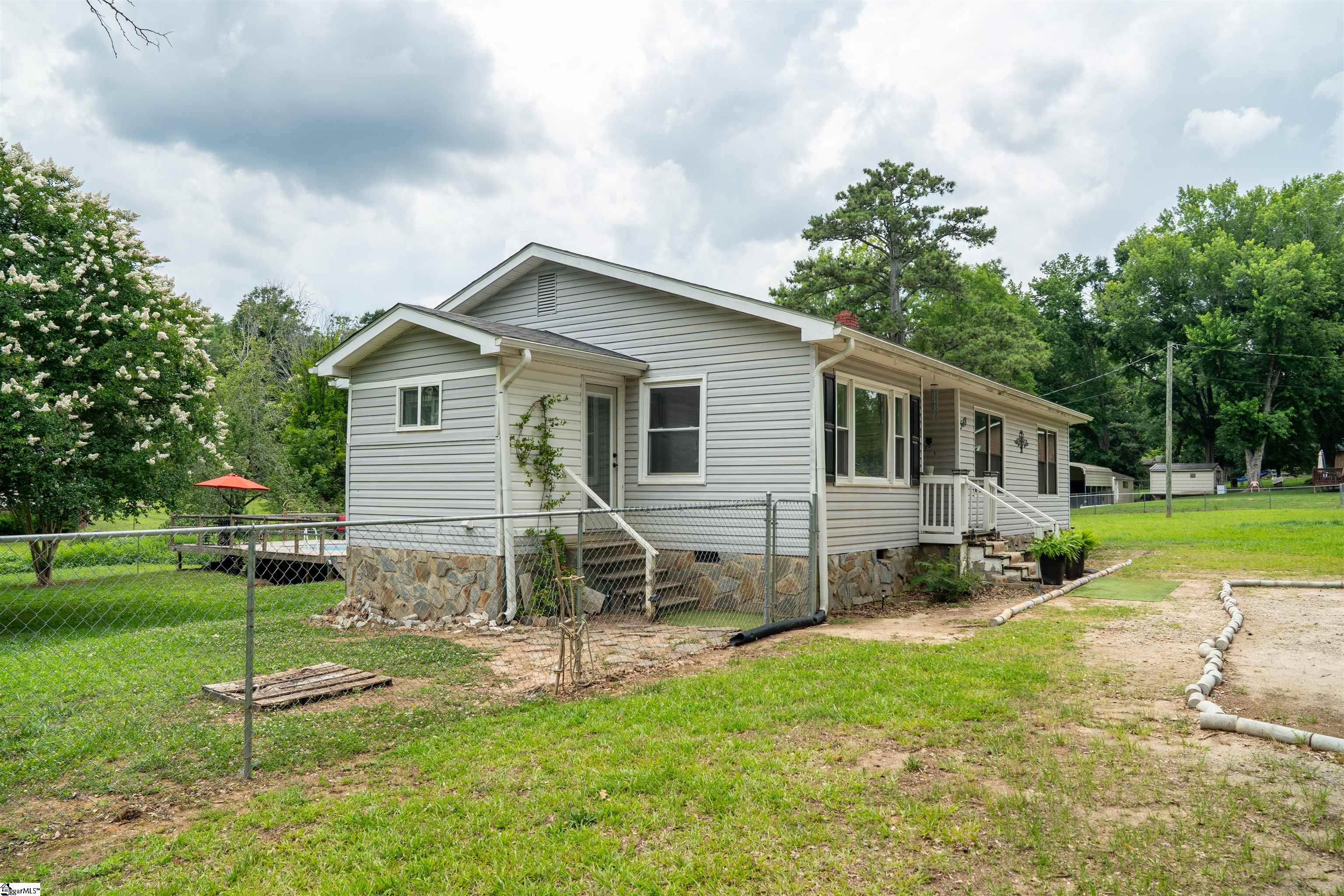 548 Honeysuckle Road Spartanburg, SC 29303