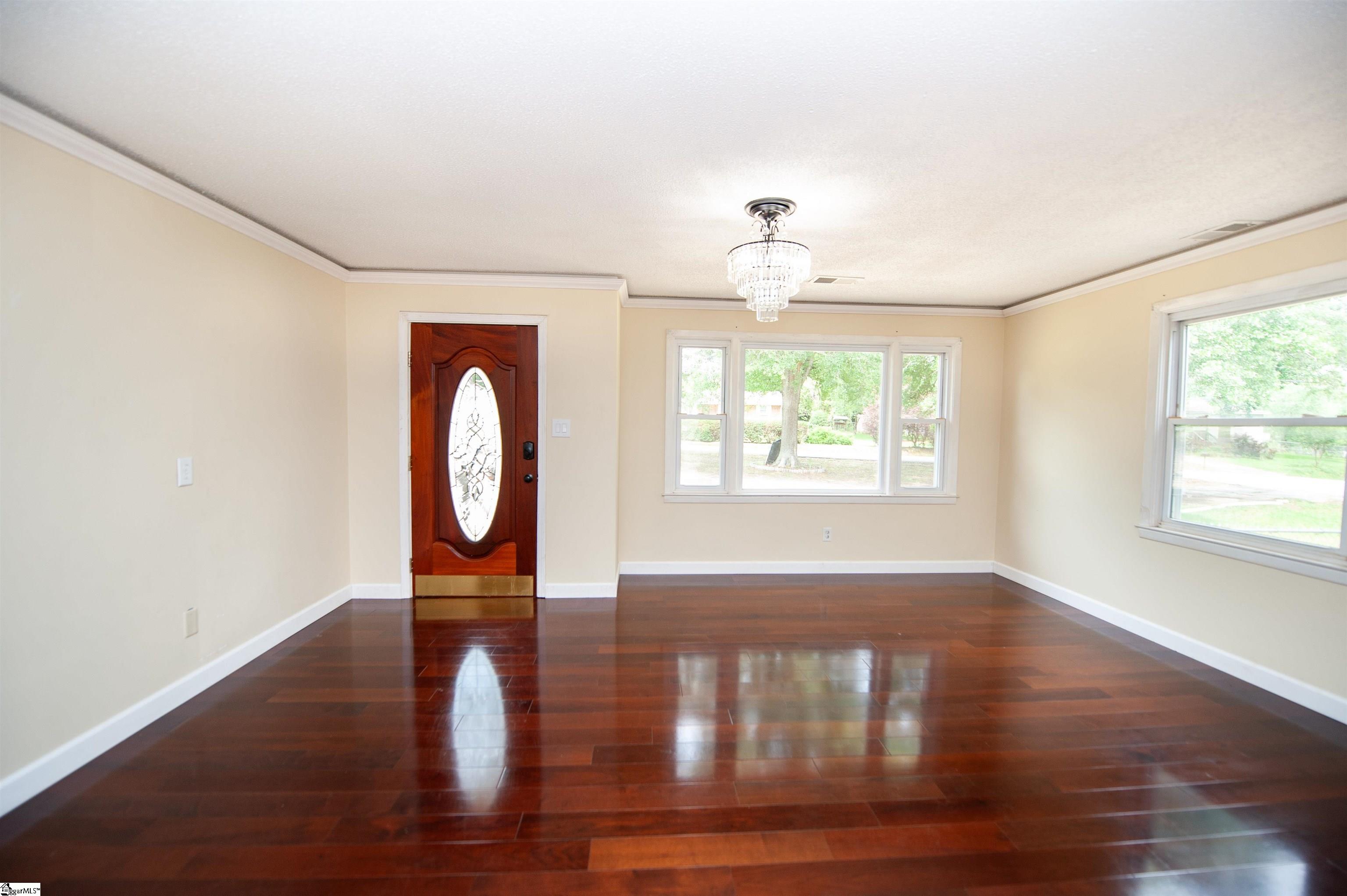 548 Honeysuckle Road Spartanburg, SC 29303