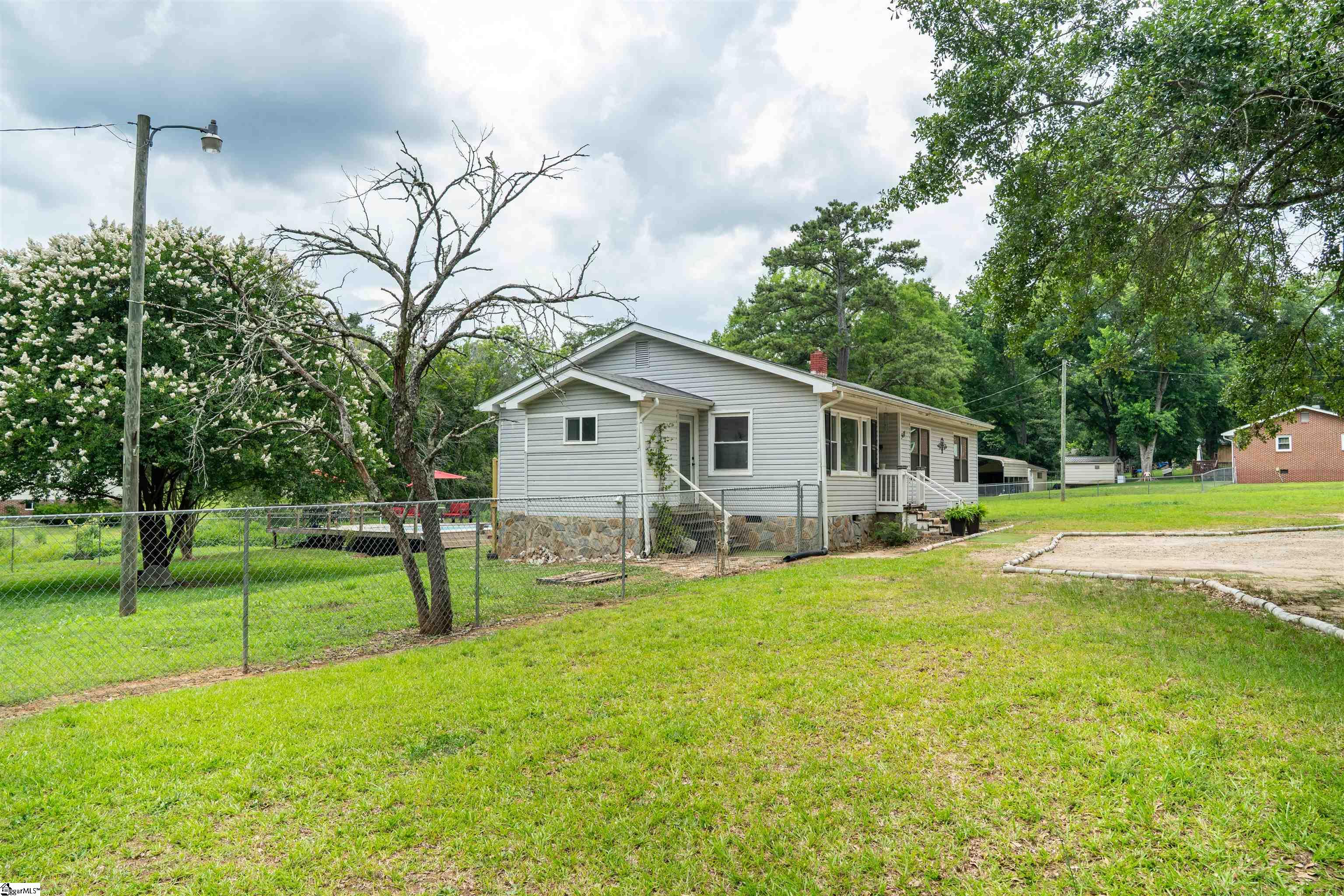 548 Honeysuckle Road Spartanburg, SC 29303