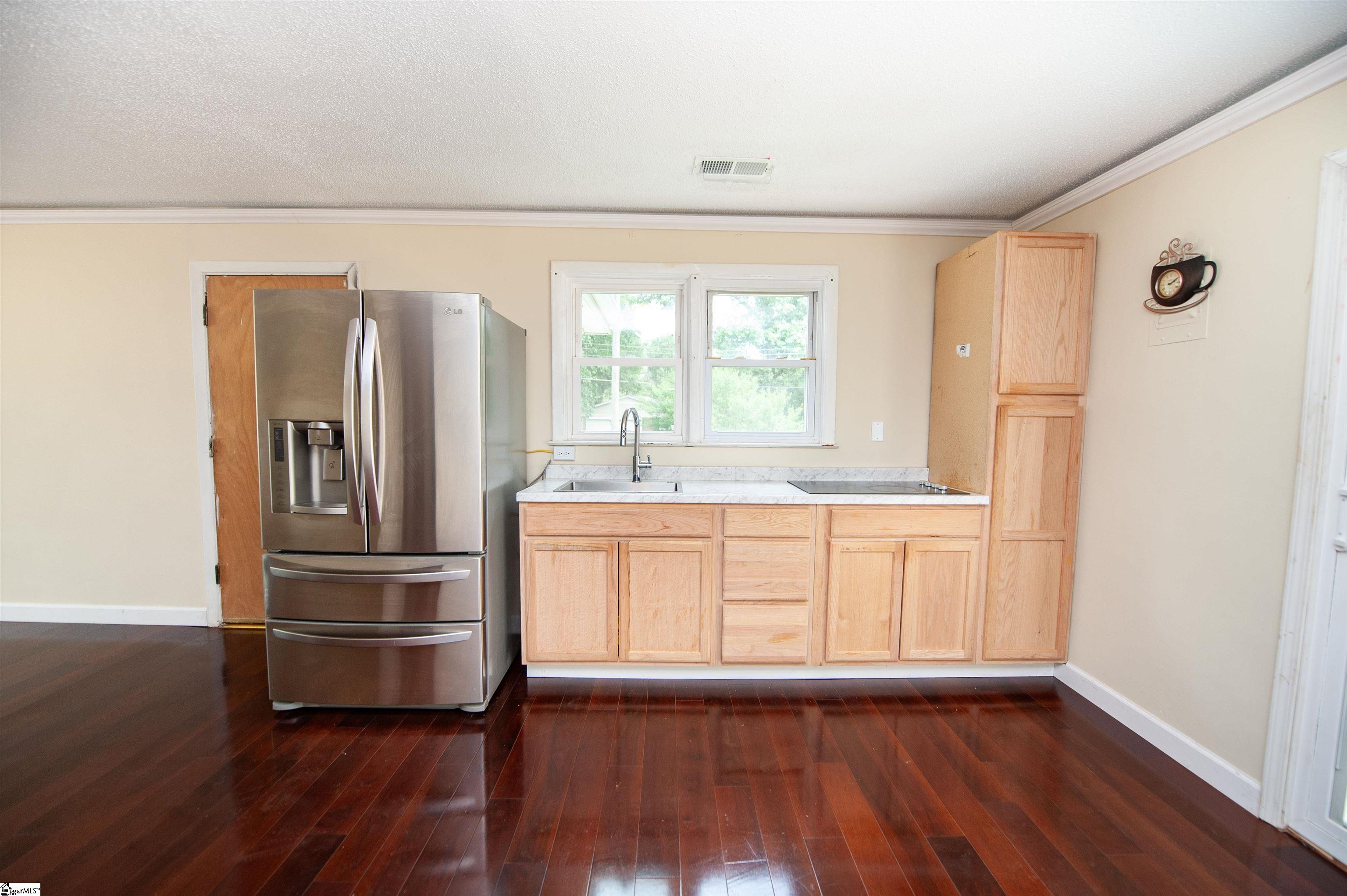 548 Honeysuckle Road Spartanburg, SC 29303