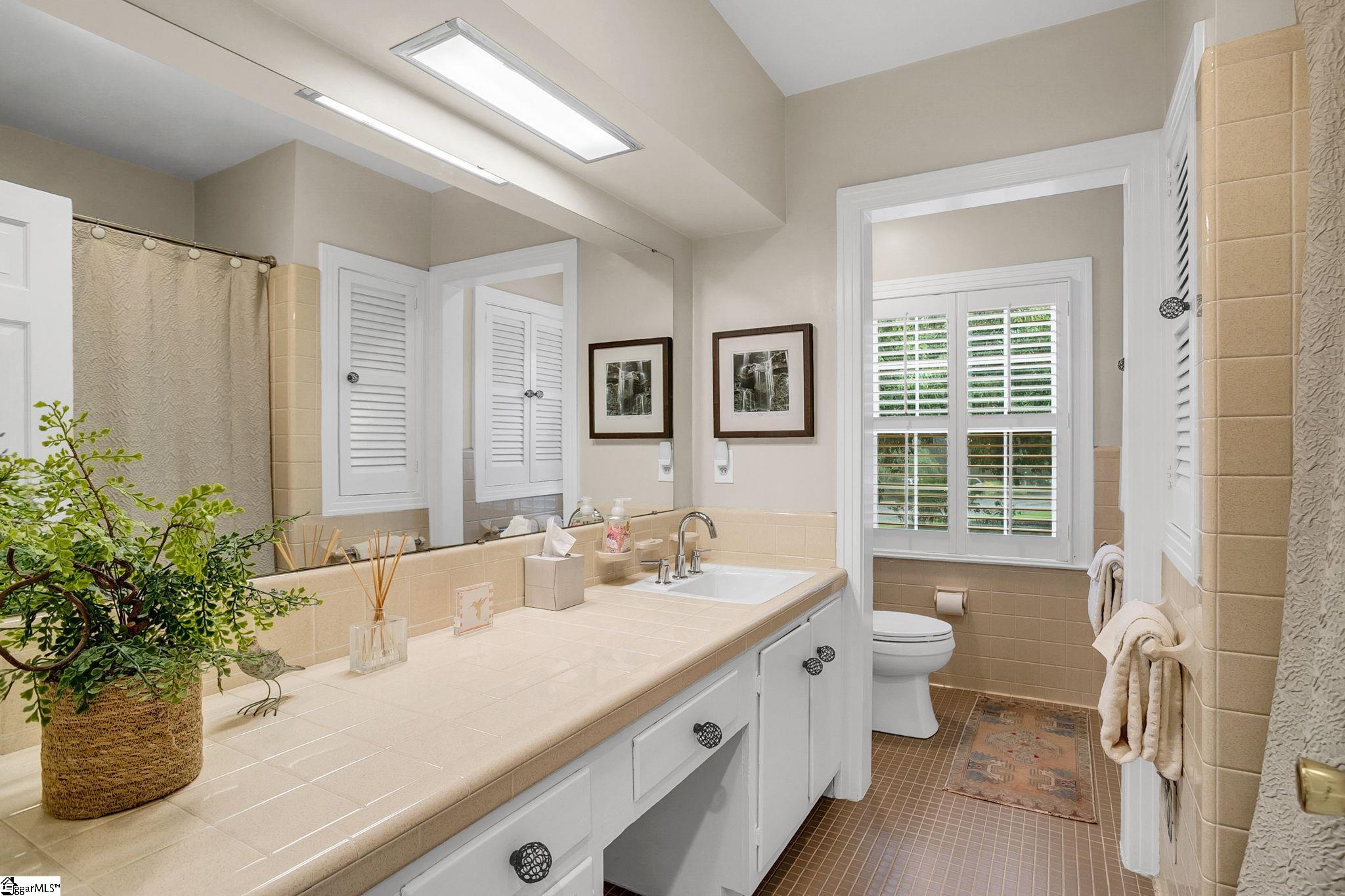 9 Barksdale Road Greenville, SC 29607