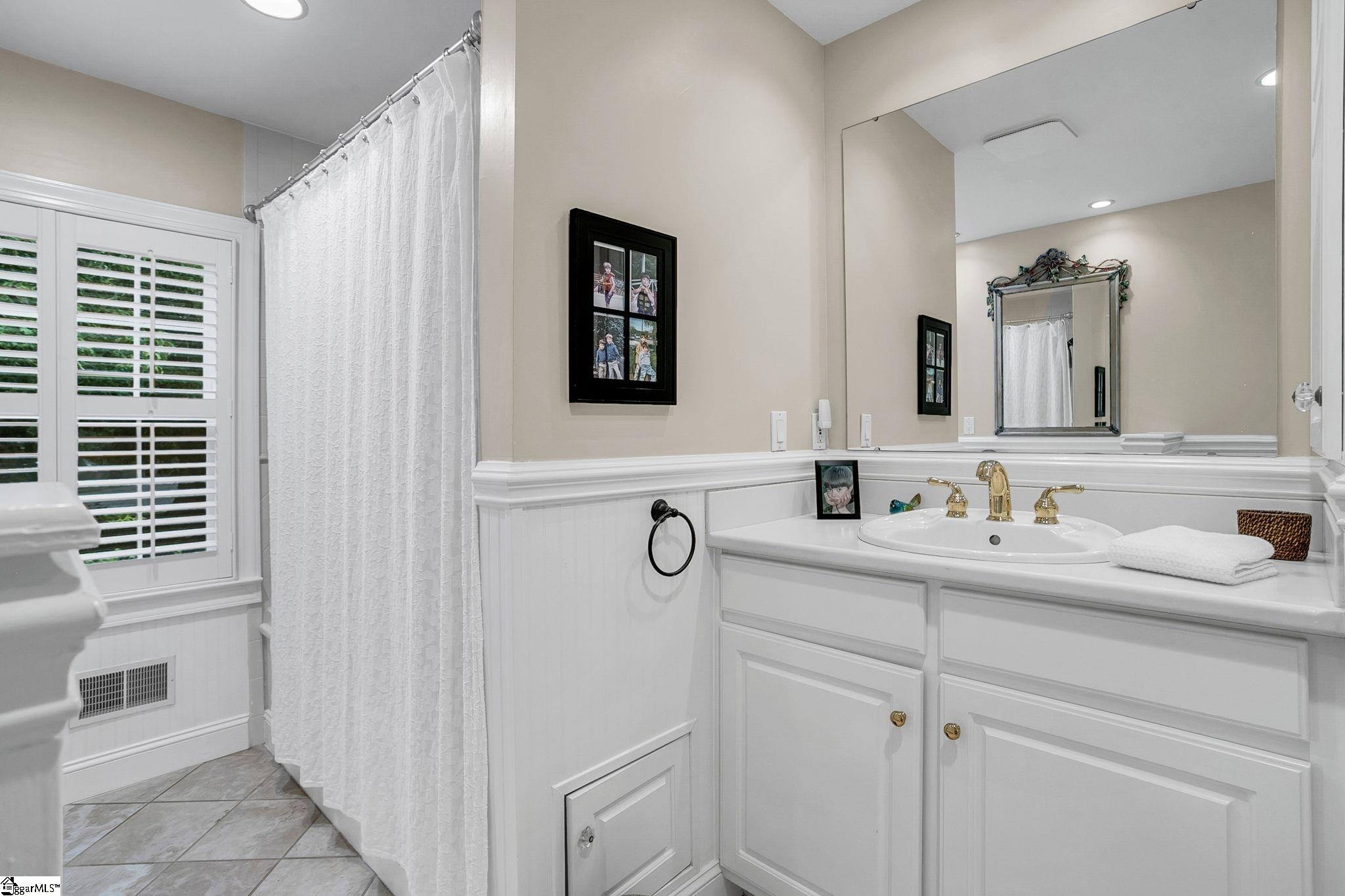 9 Barksdale Road Greenville, SC 29607