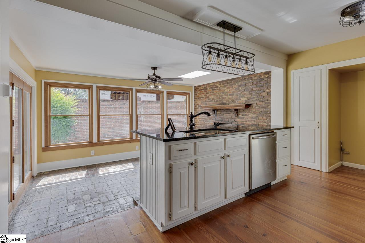 522 Cleveland Street Greenville, SC 29601