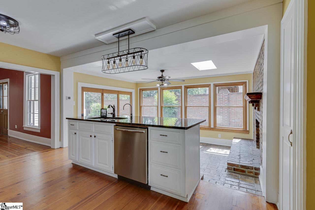 522 Cleveland Street Greenville, SC 29601