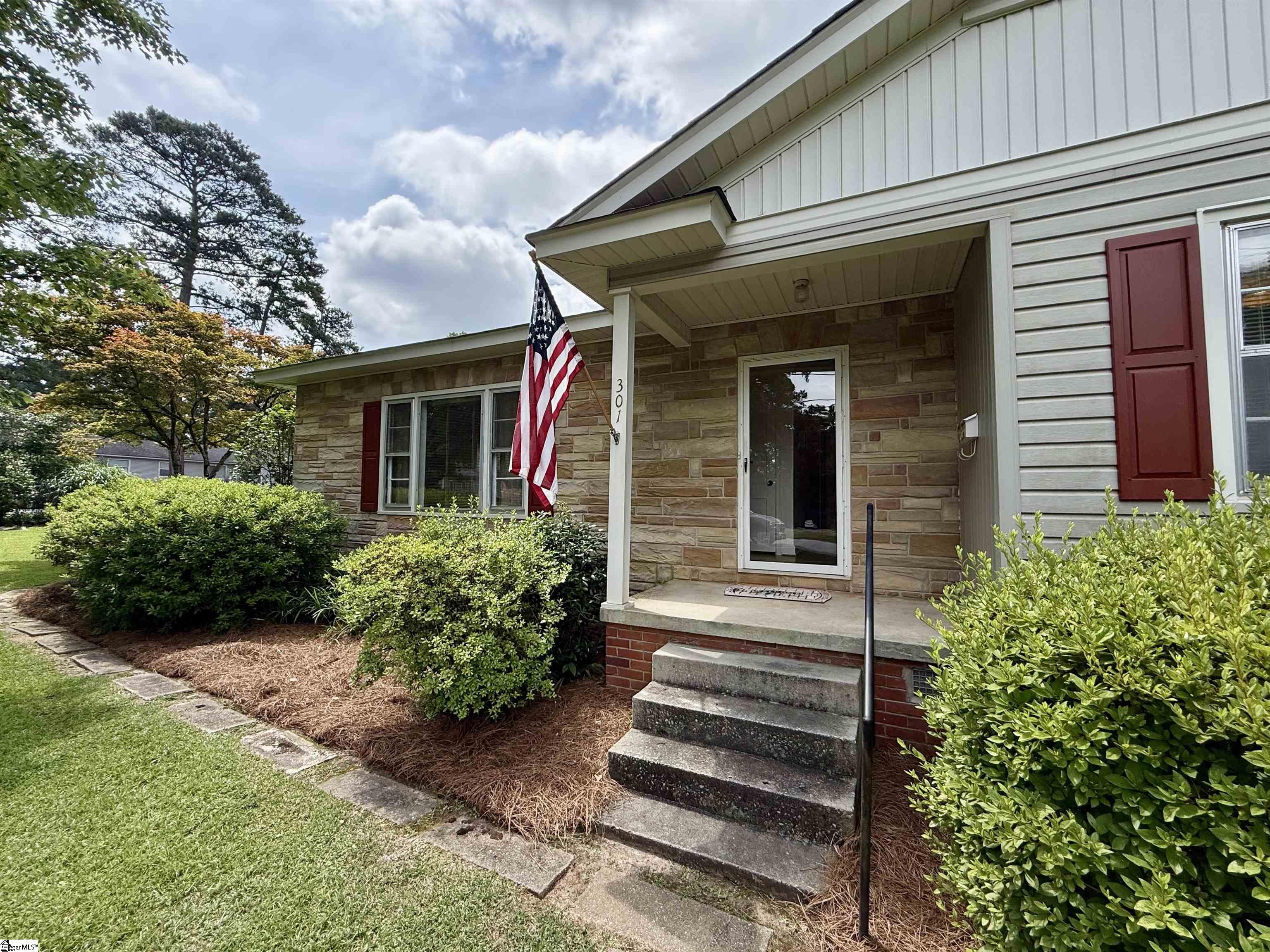 301 Pine Street Clinton, SC 29325