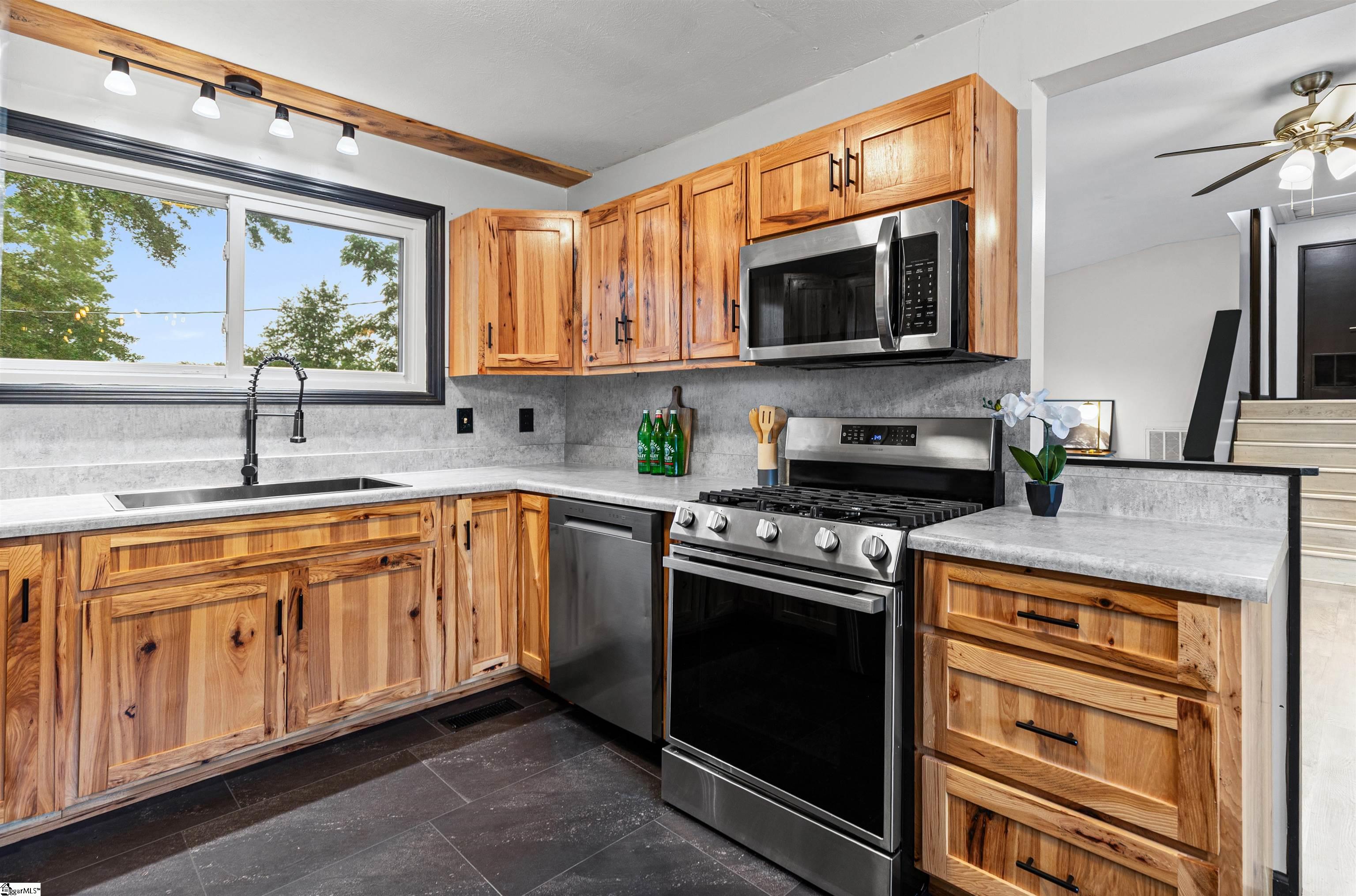 1302 Wham Lawn Road Gray Court, SC 29645-8869
