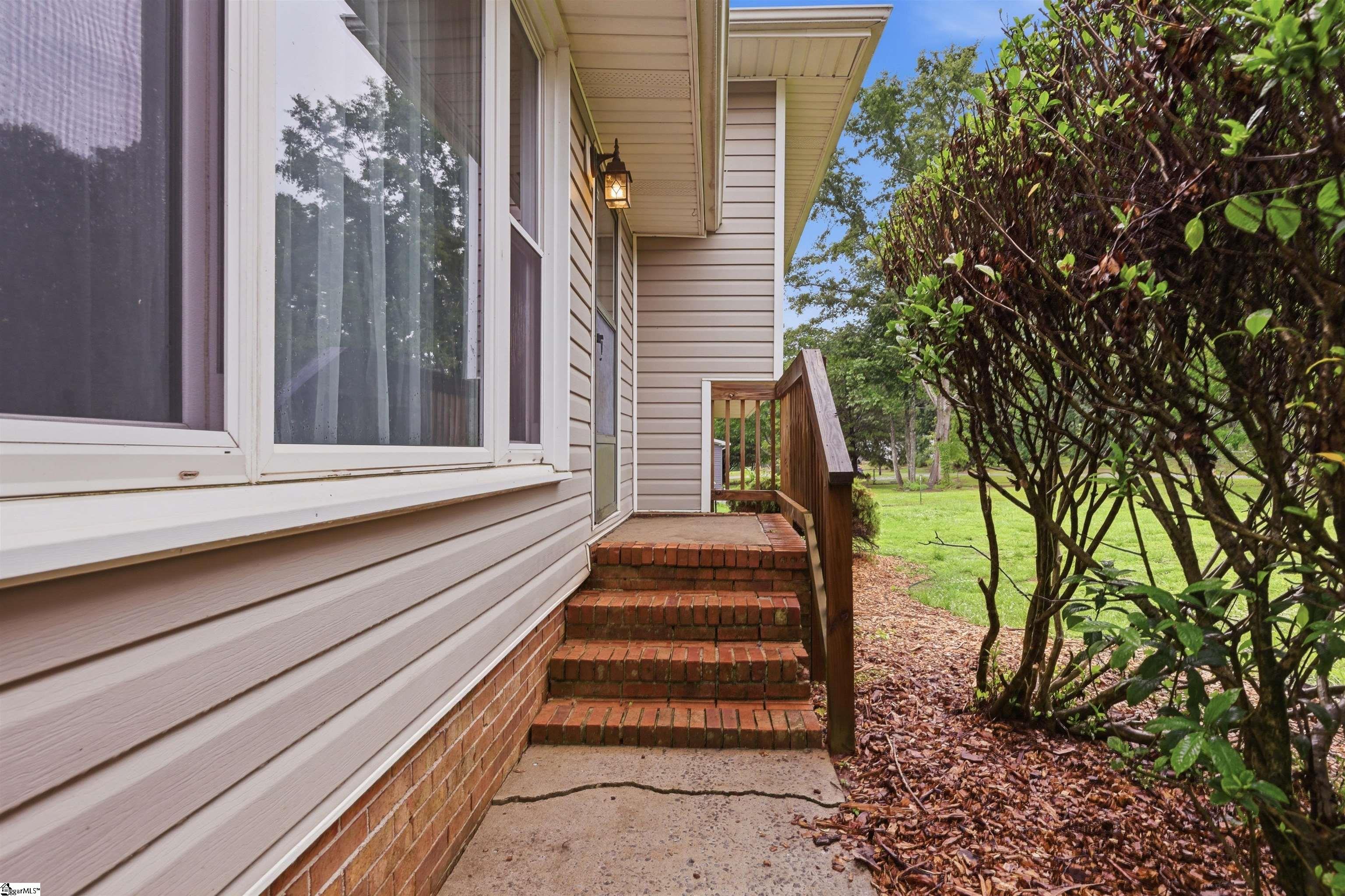 1302 Wham Lawn Road Gray Court, SC 29645-8869