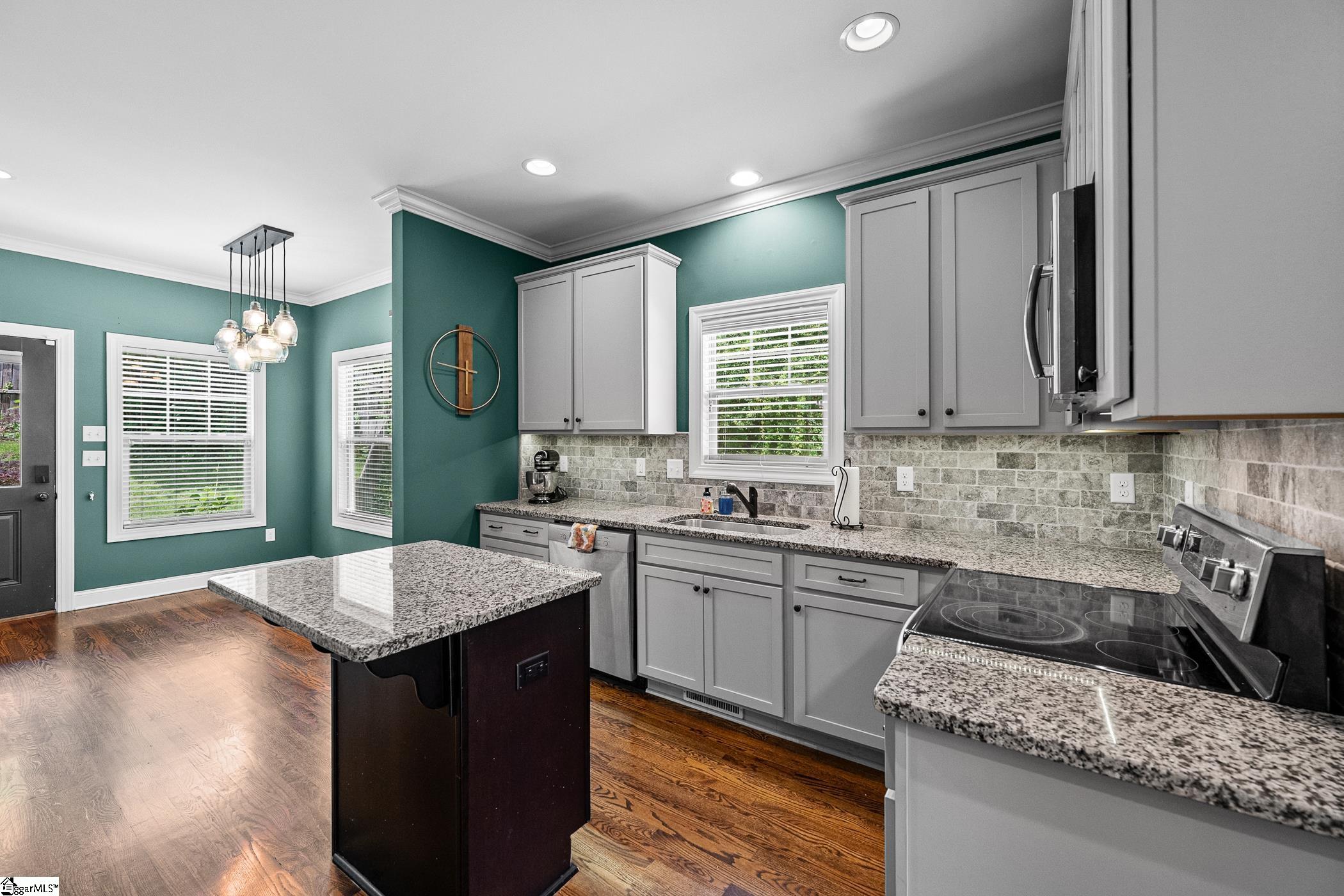23 Hillside Circle Greenville, SC 29607