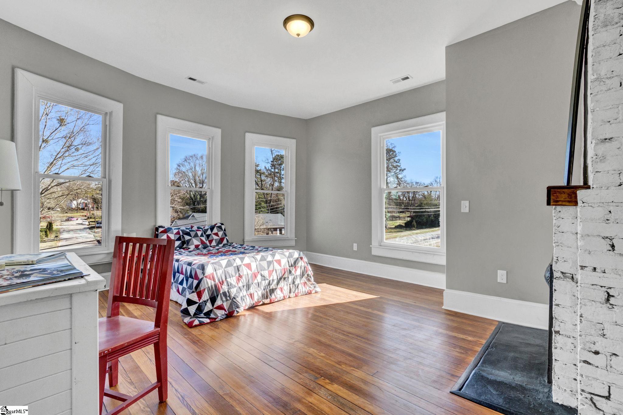 522 S Harper Street Laurens, SC 29360