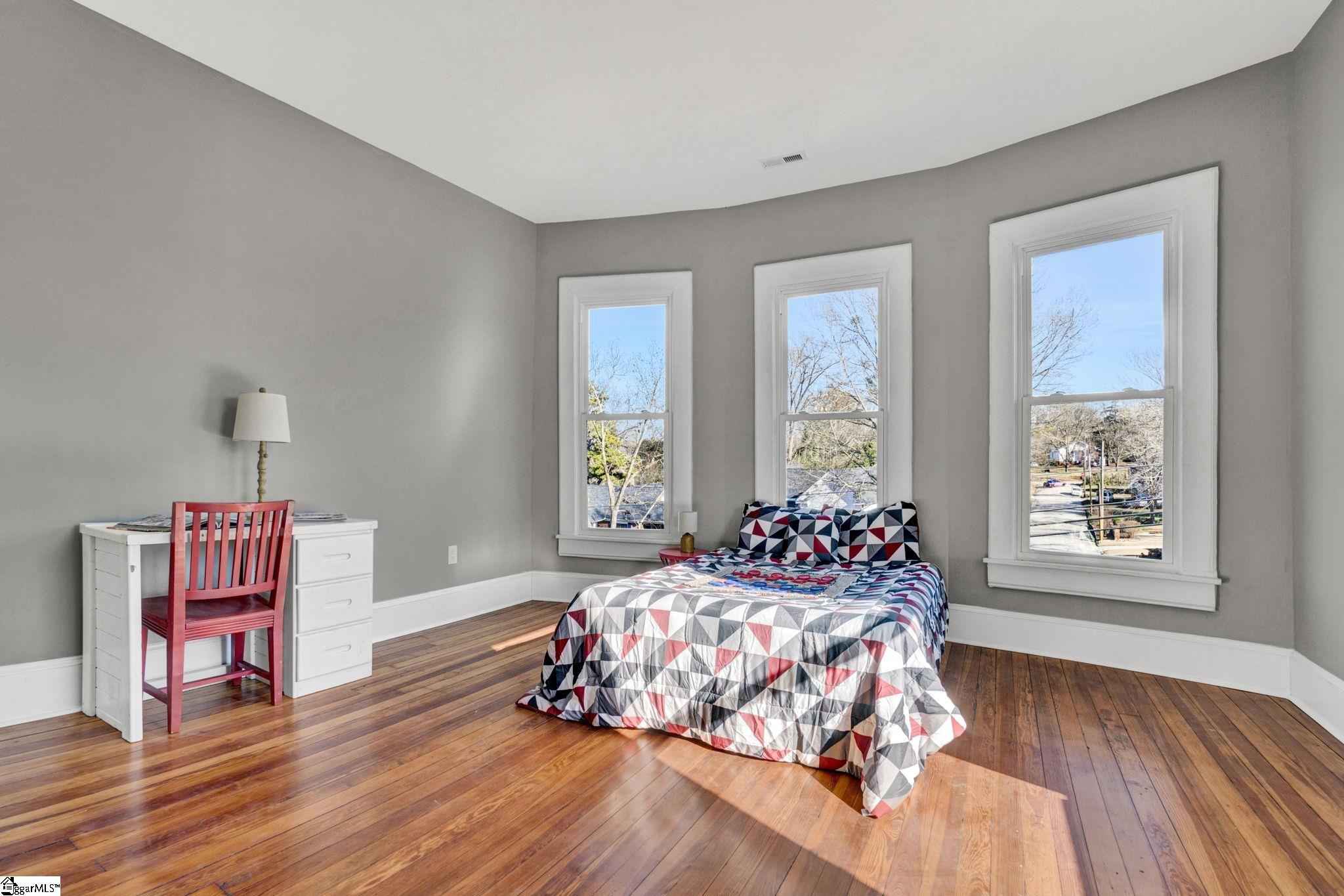 522 S Harper Street Laurens, SC 29360