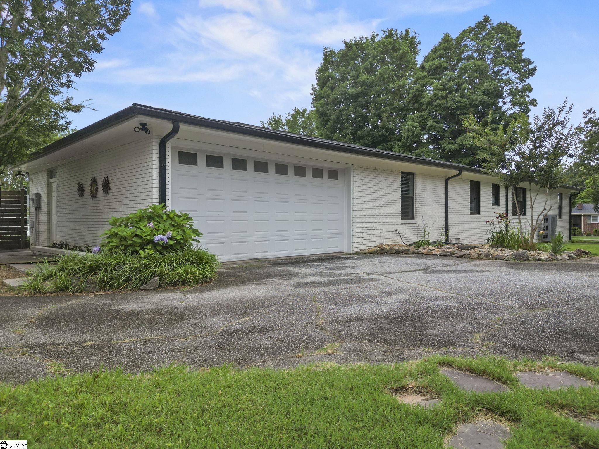 207 Oates Avenue Easley, SC 29640