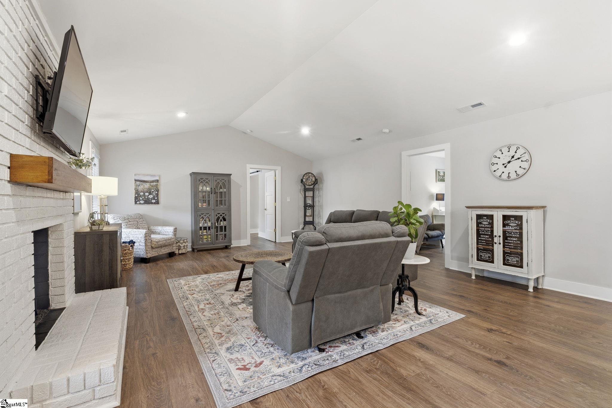 207 Oates Avenue Easley, SC 29640