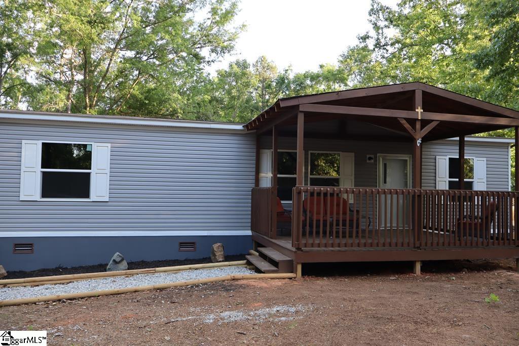 104 Trout S Greenwood Street Greenwood, SC 29649