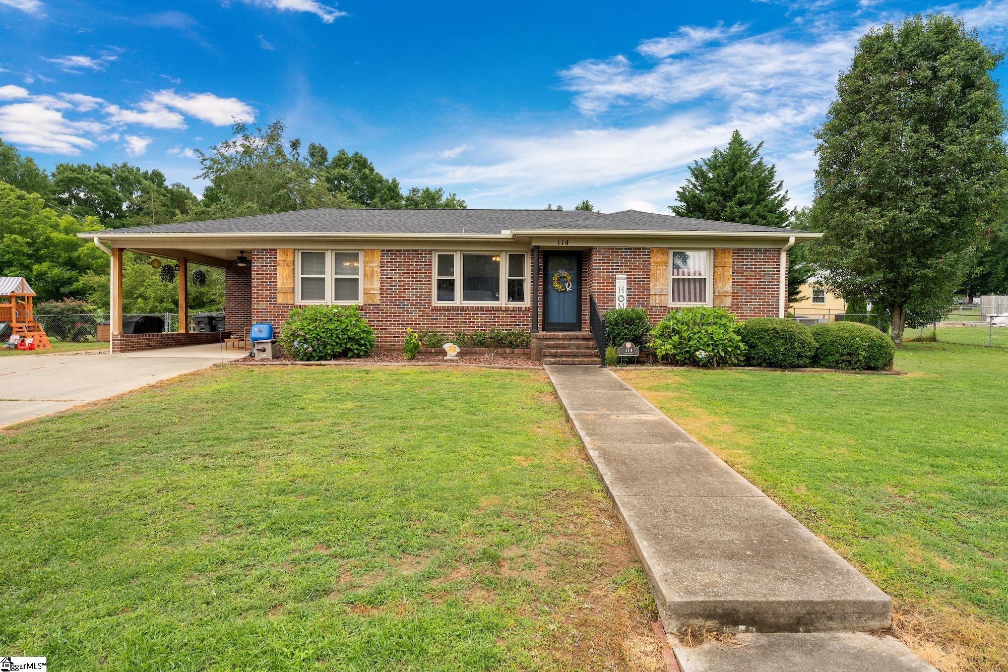 114 1st Street Central, SC 29630
