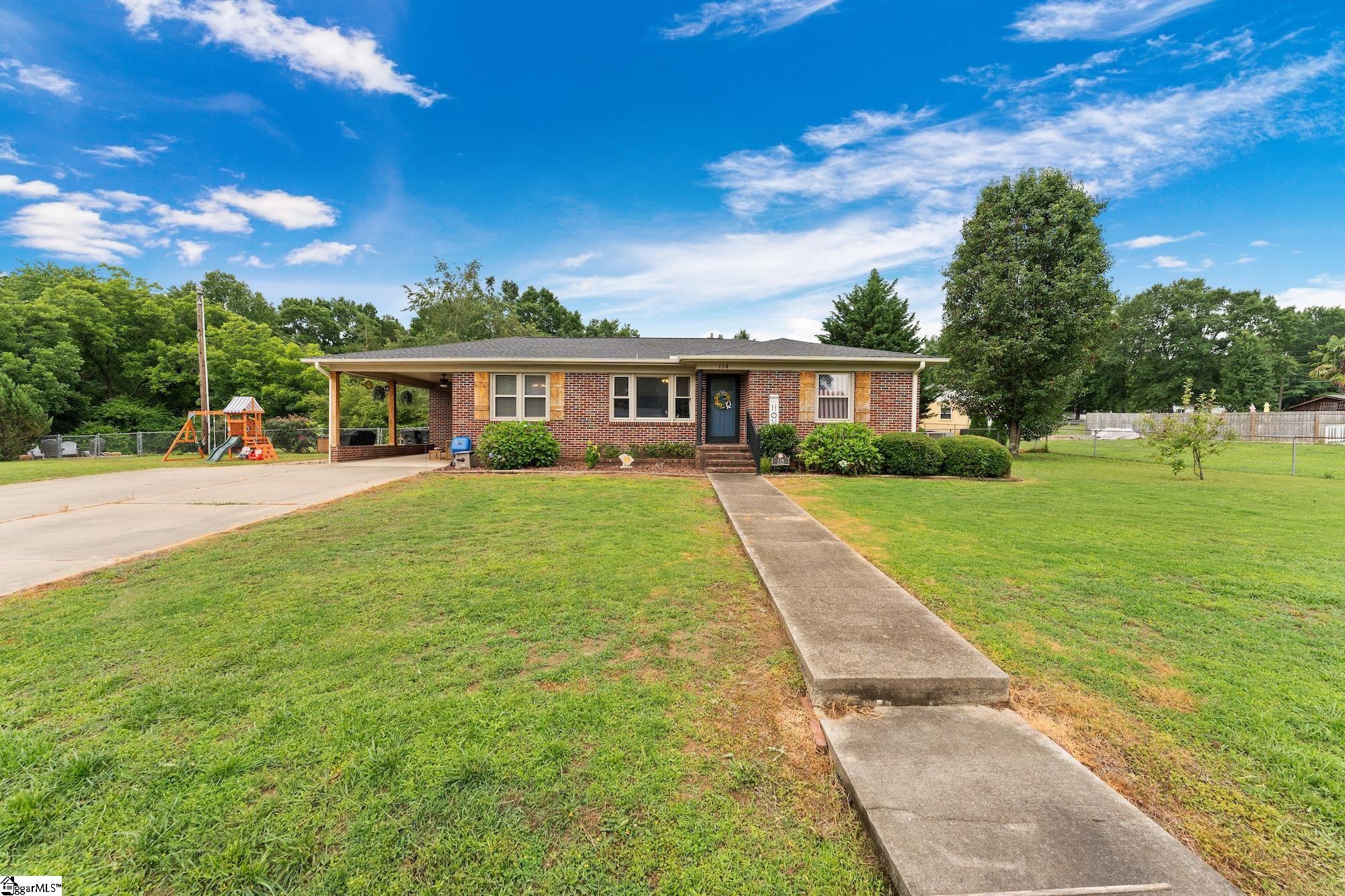 114 1st Street Central, SC 29630