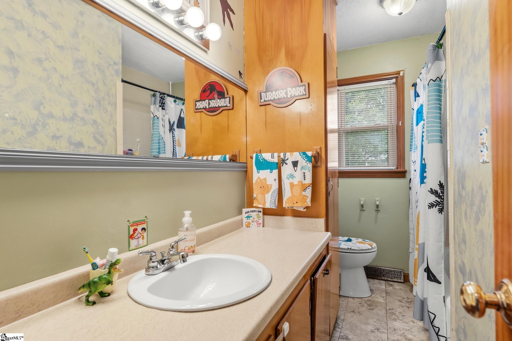 114 1st Street Central, SC 29630