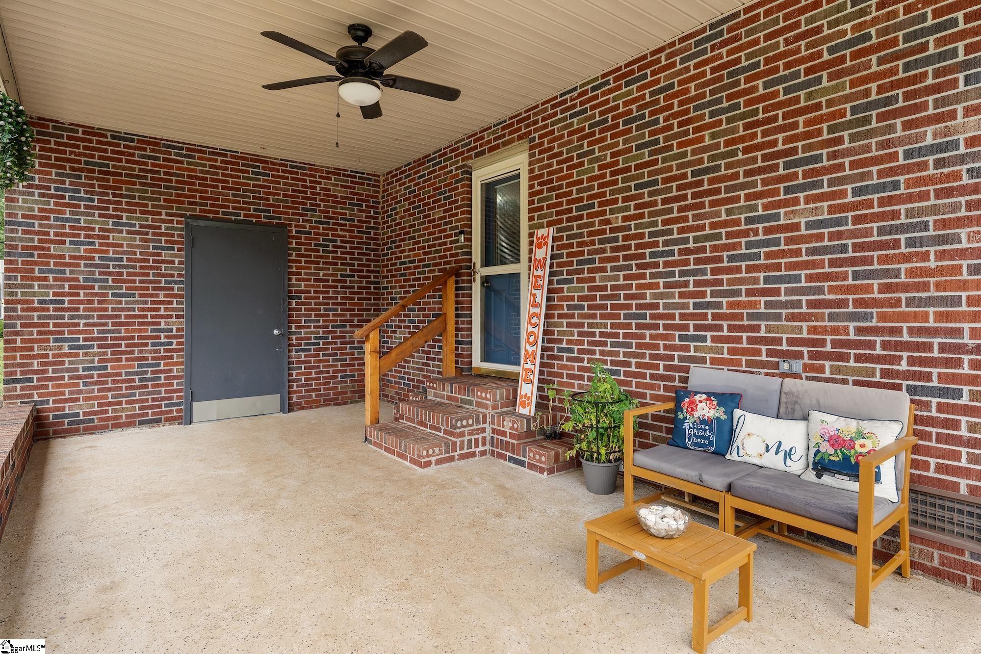 114 1st Street Central, SC 29630