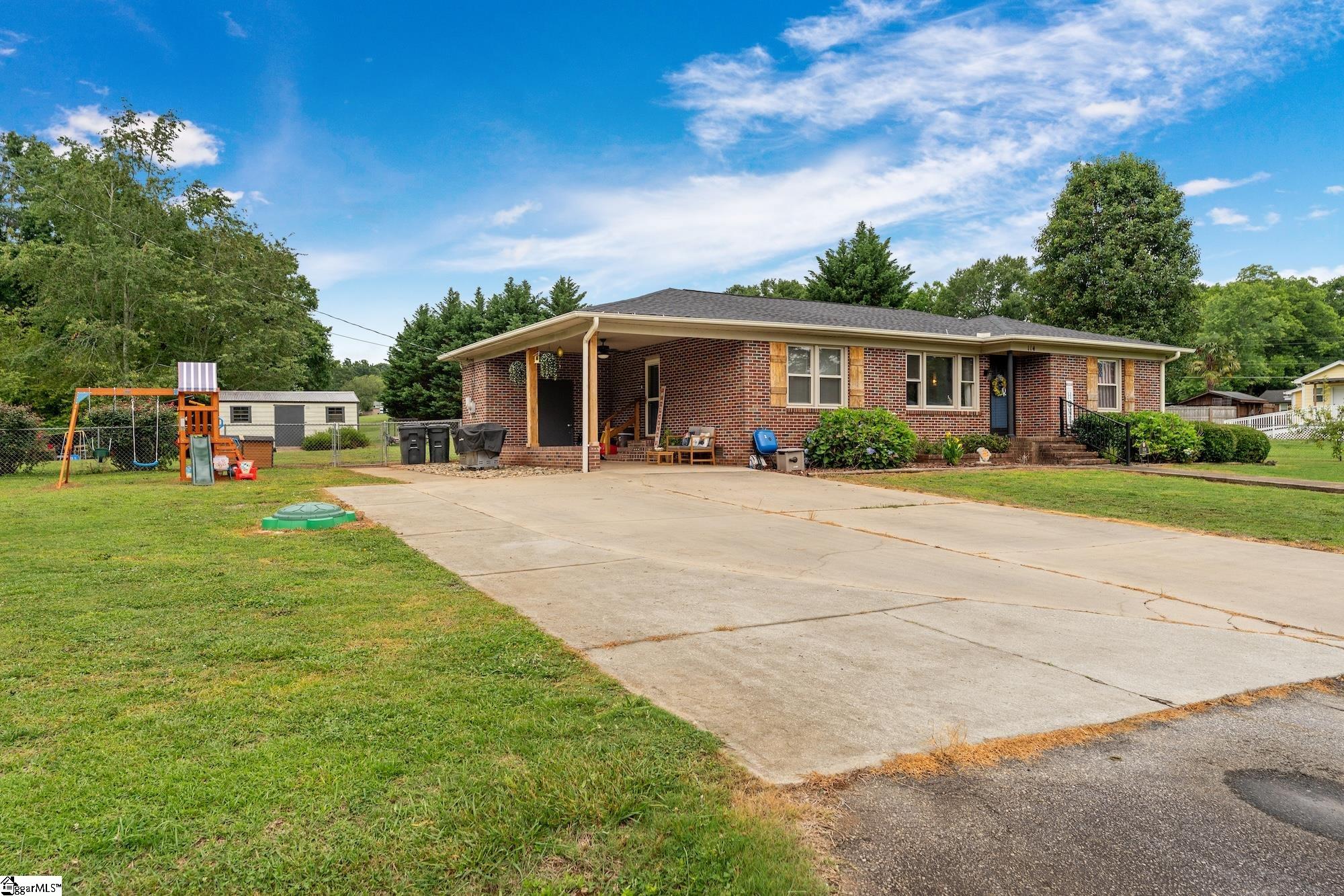 114 1st Street Central, SC 29630