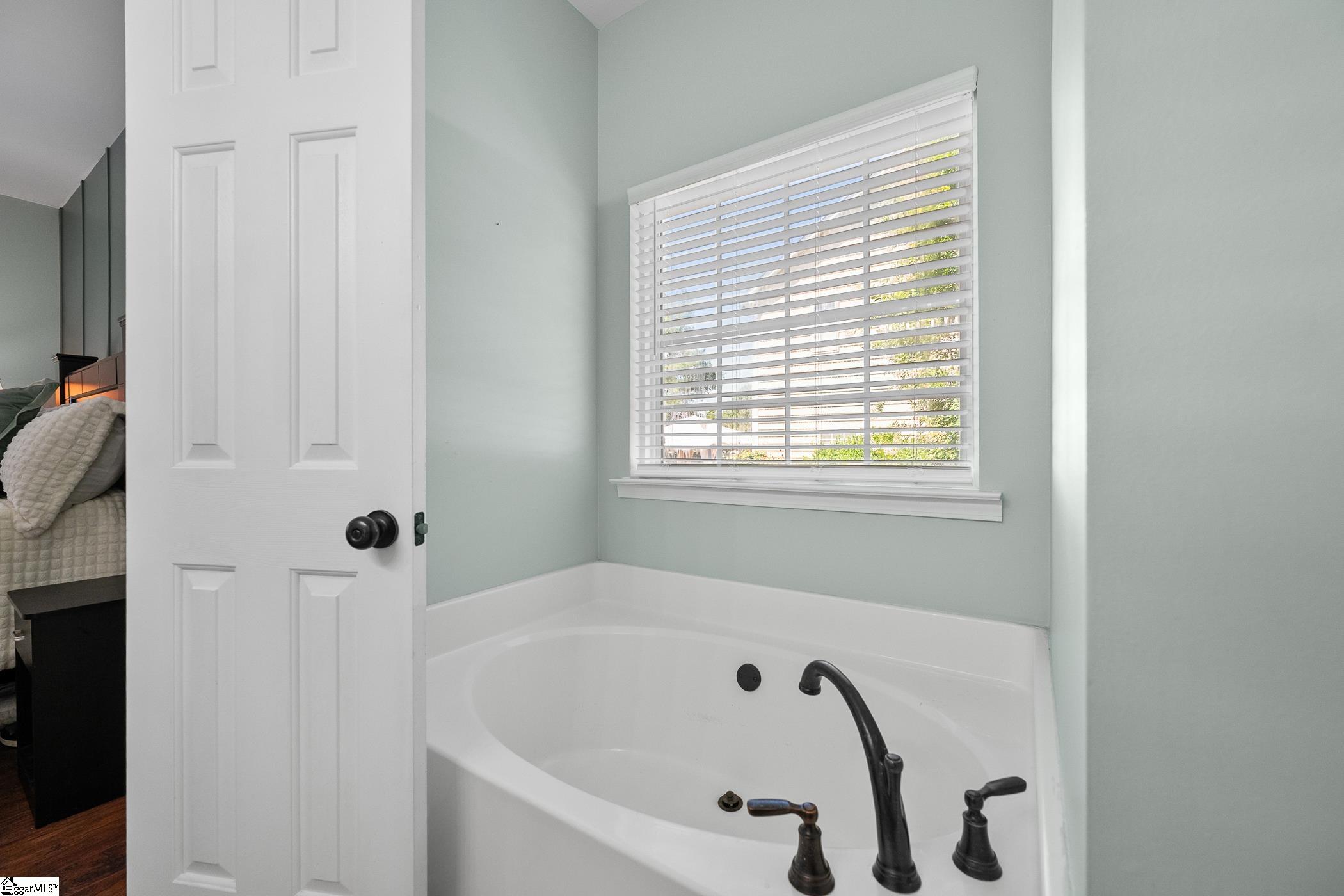 302 Crossvine Way Simpsonville, SC 29680-6864