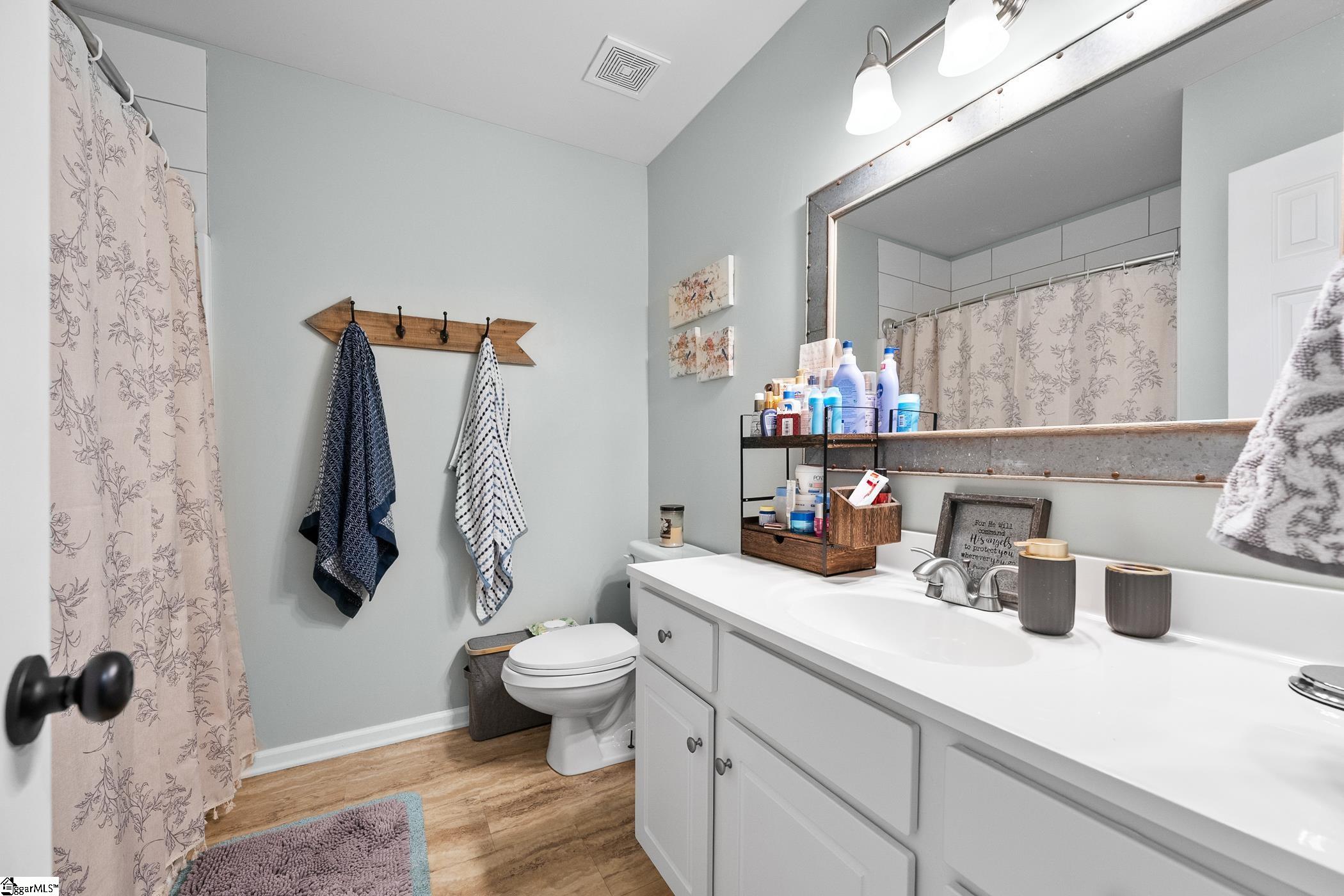302 Crossvine Way Simpsonville, SC 29680-6864