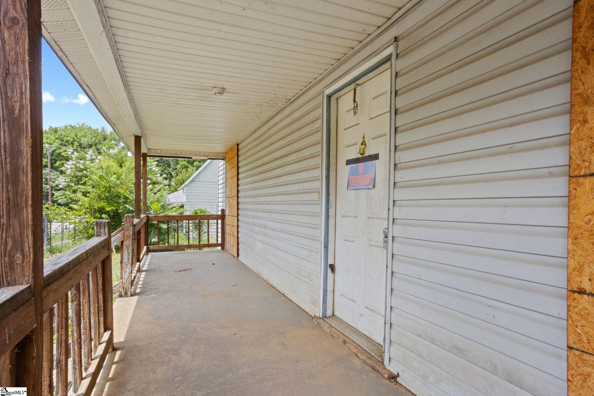 5 5th Avenue Greenville, SC 29609