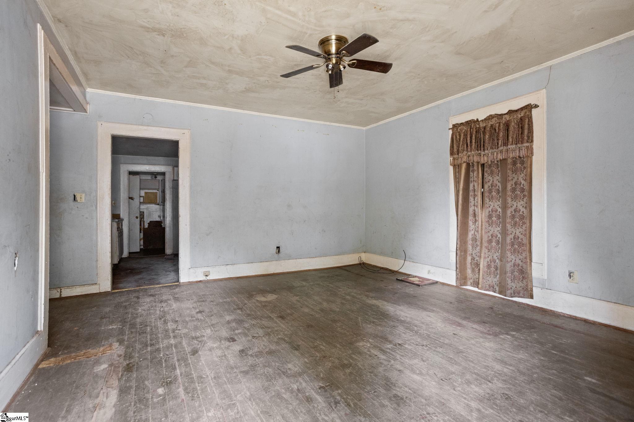 5 5th Avenue Greenville, SC 29609