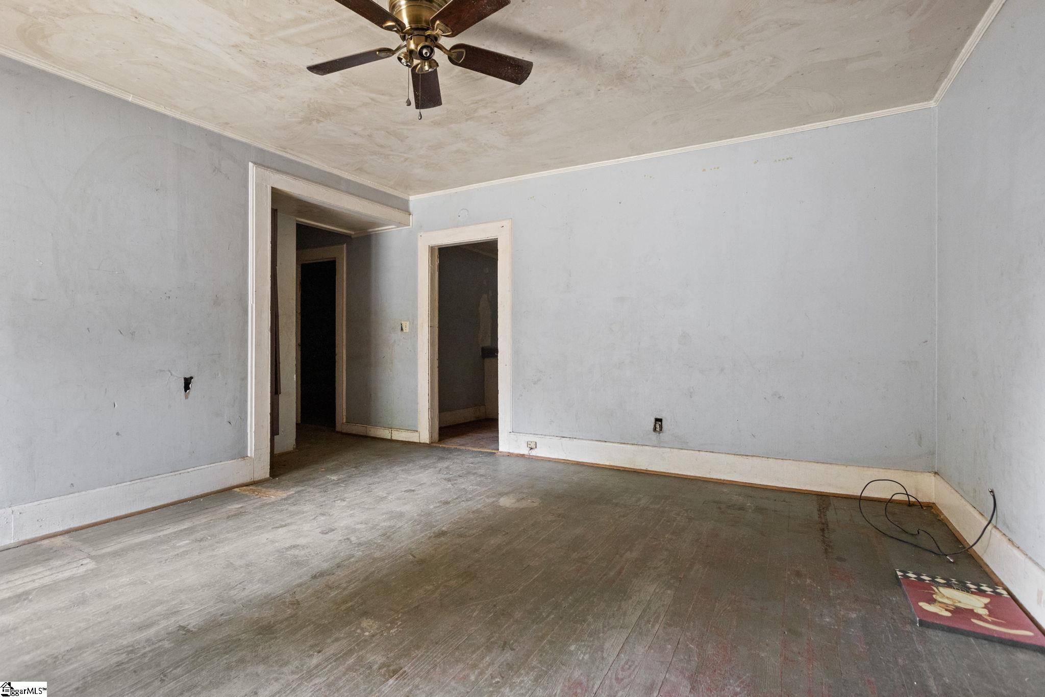 5 5th Avenue Greenville, SC 29609