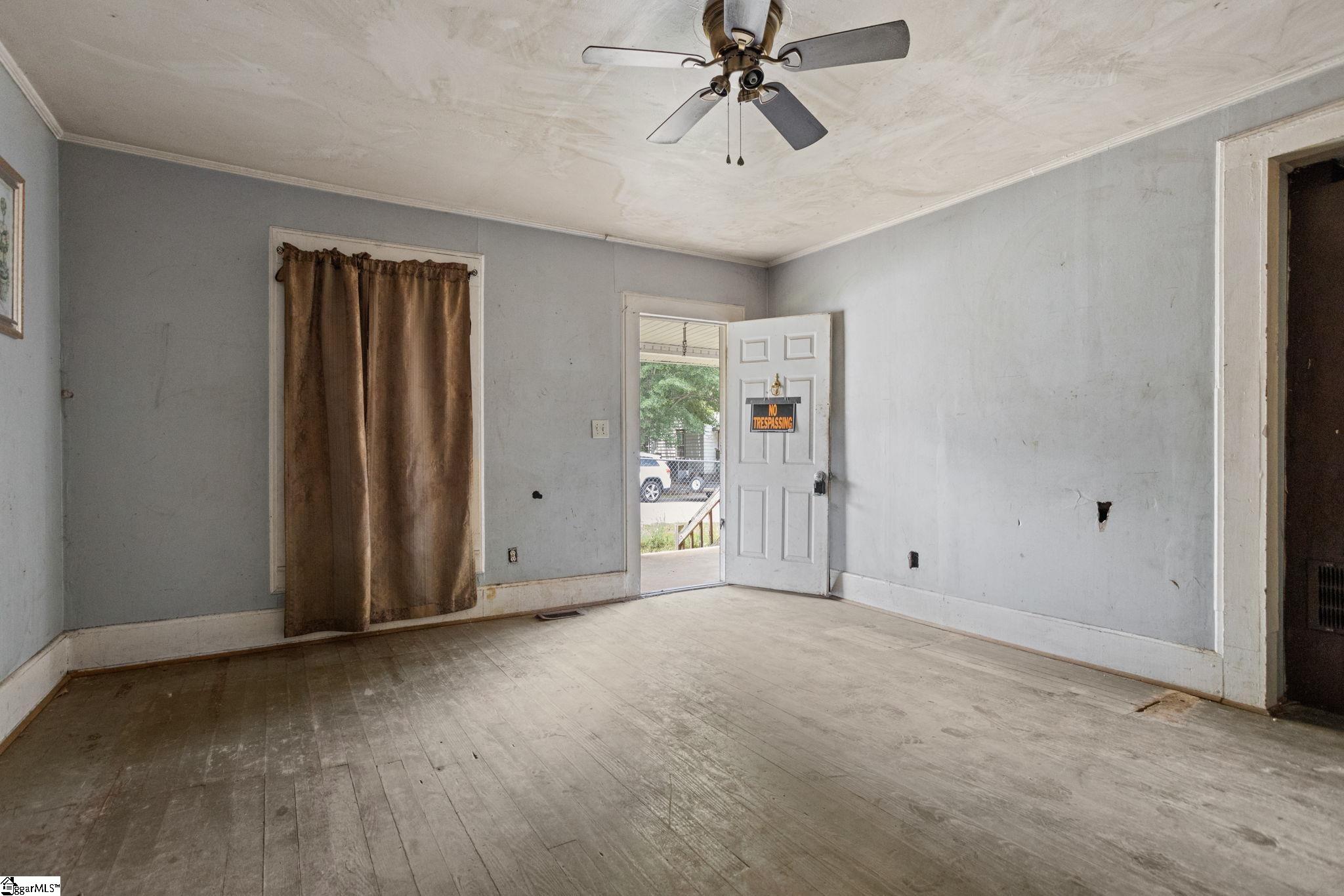 5 5th Avenue Greenville, SC 29609