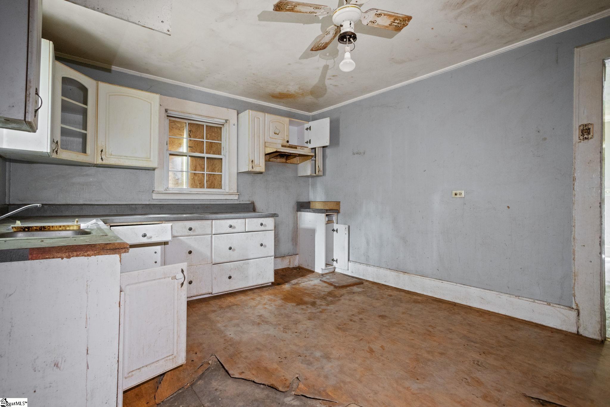 5 5th Avenue Greenville, SC 29609