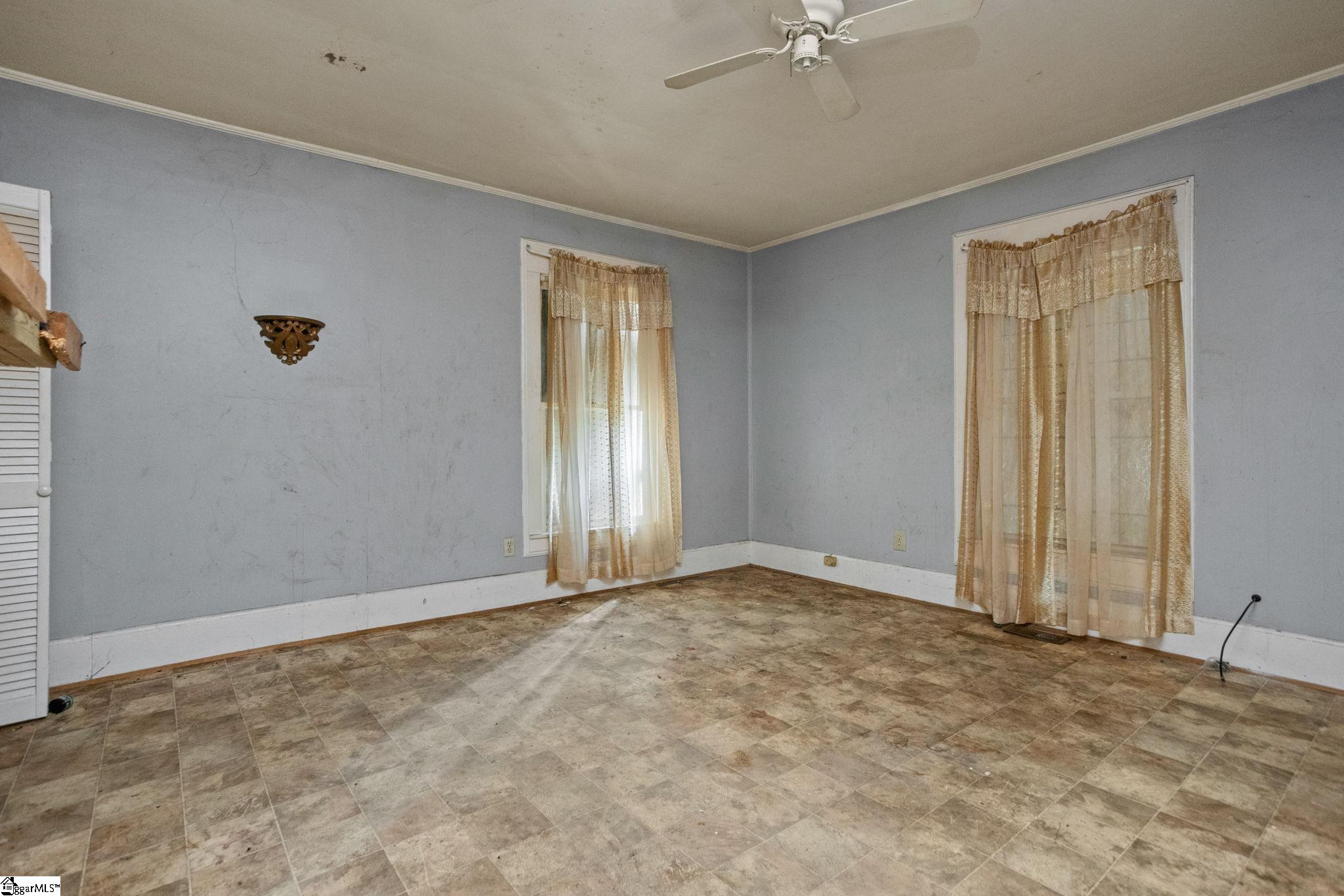 5 5th Avenue Greenville, SC 29609