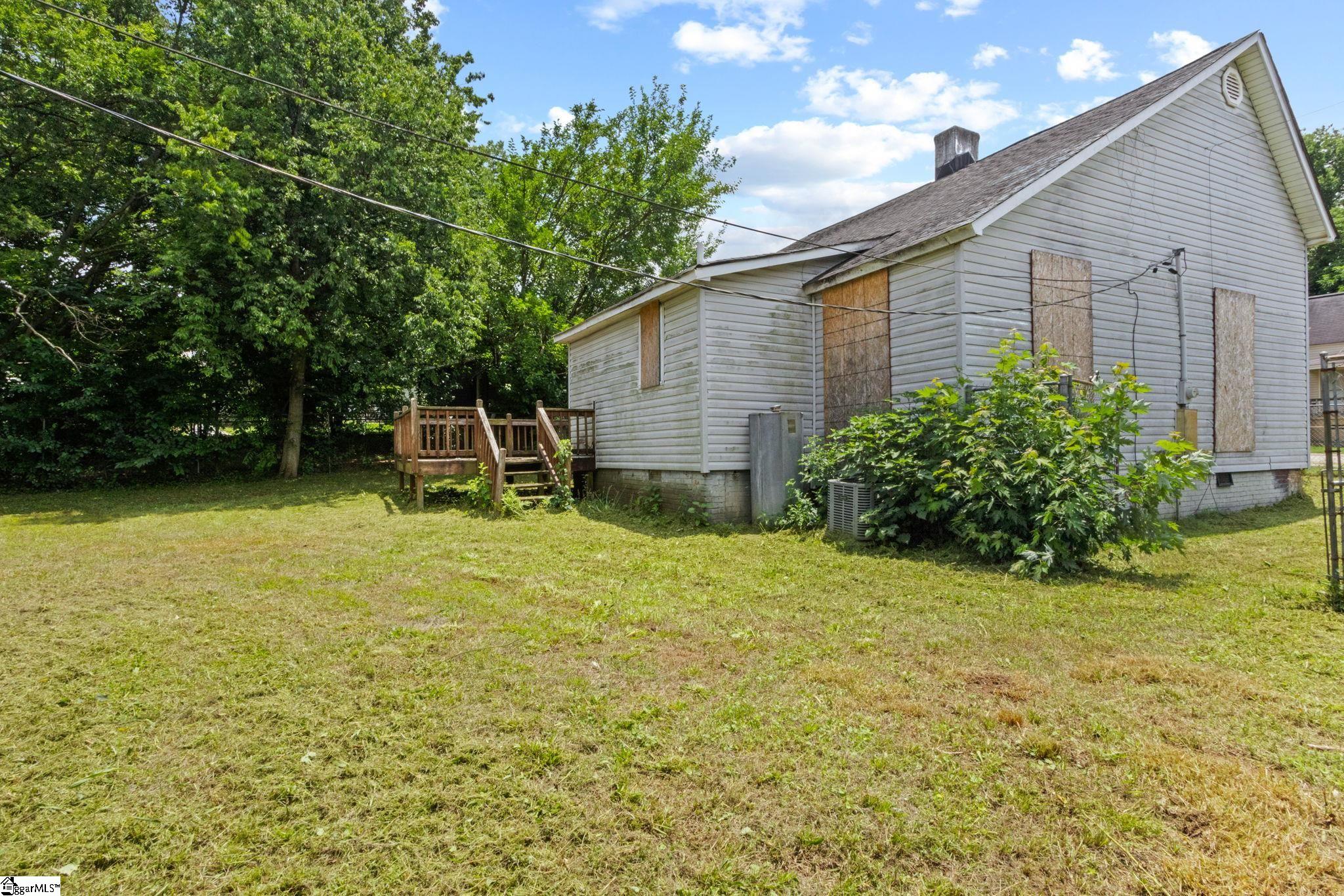 5 5th Avenue Greenville, SC 29609