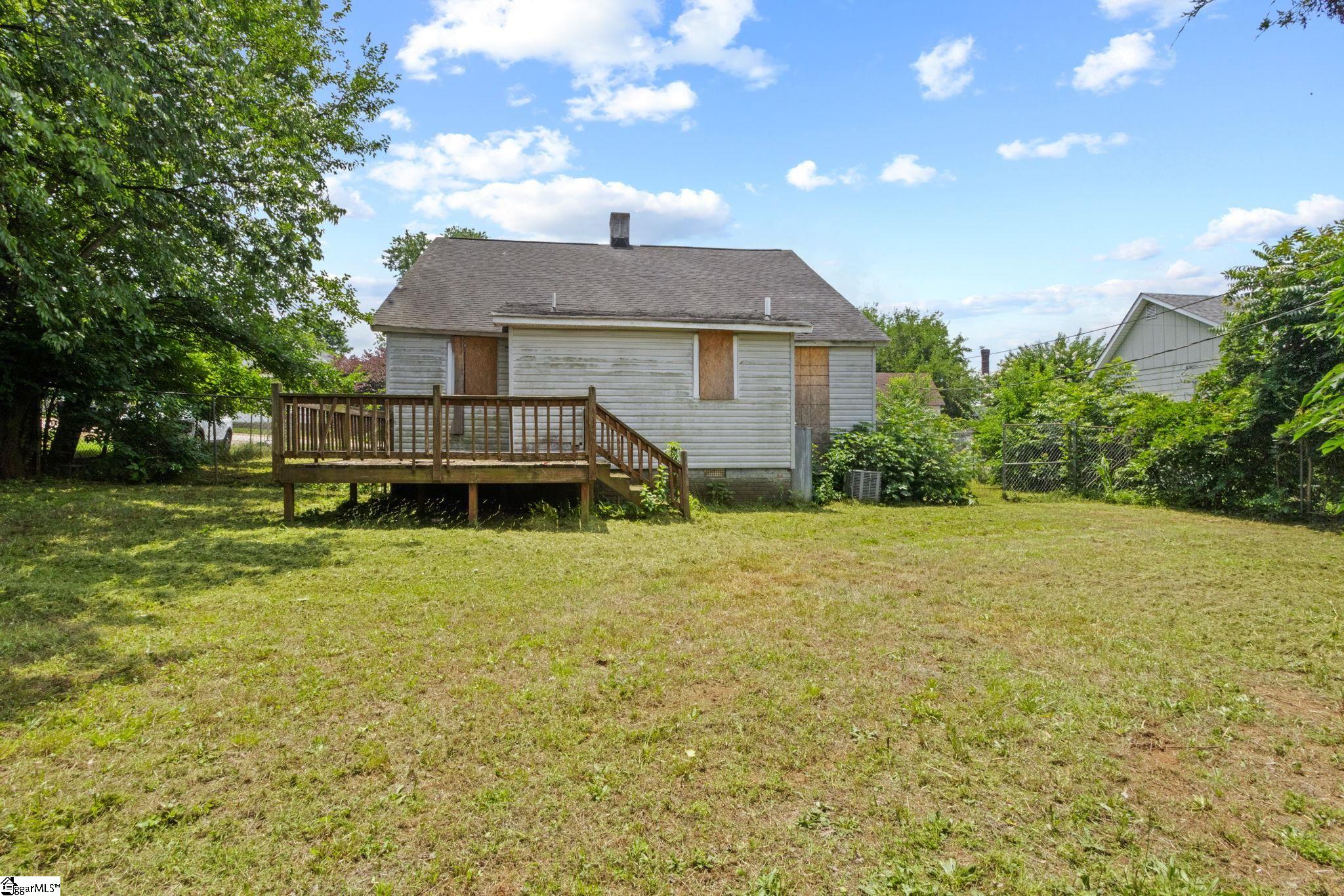 5 5th Avenue Greenville, SC 29609
