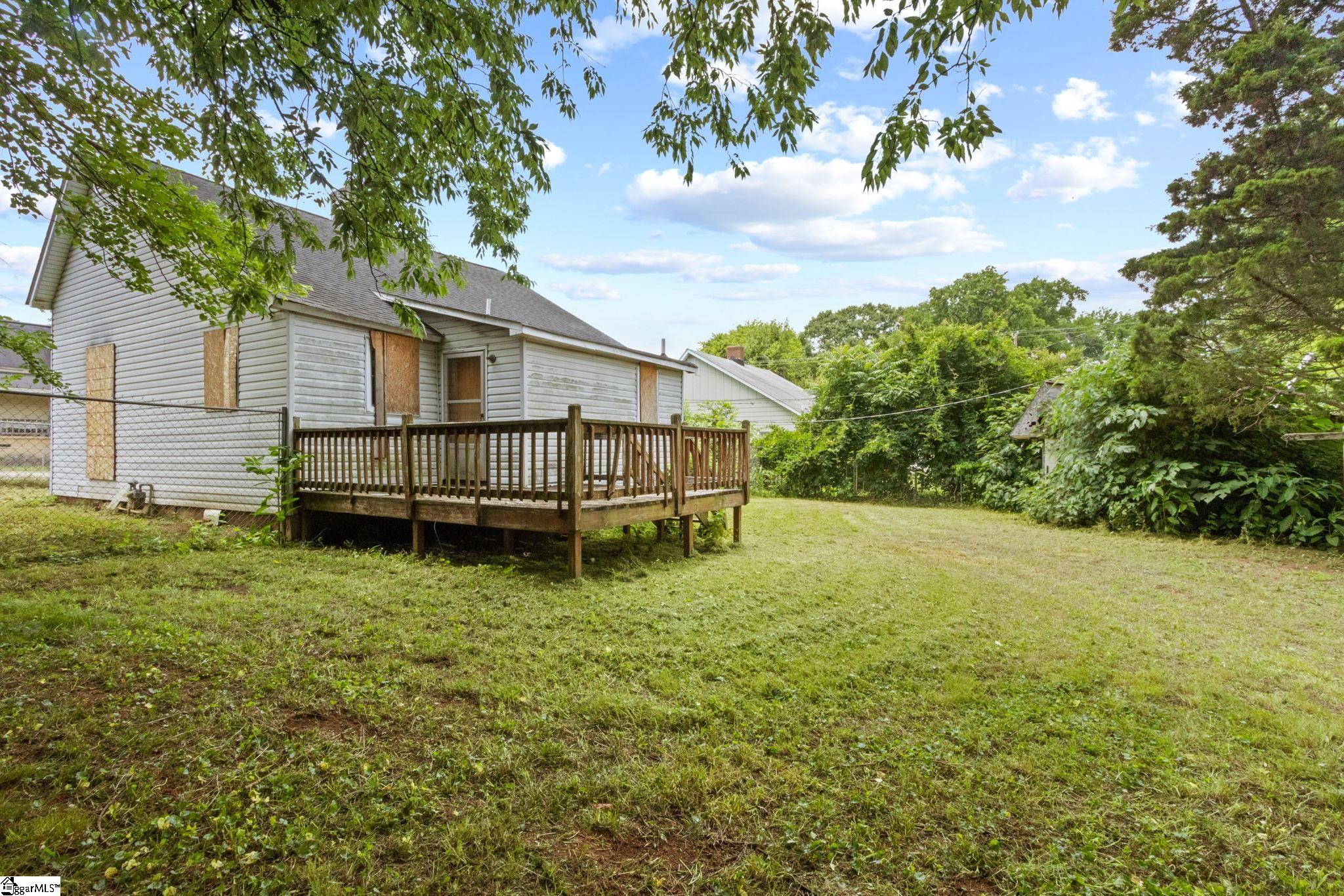5 5th Avenue Greenville, SC 29609