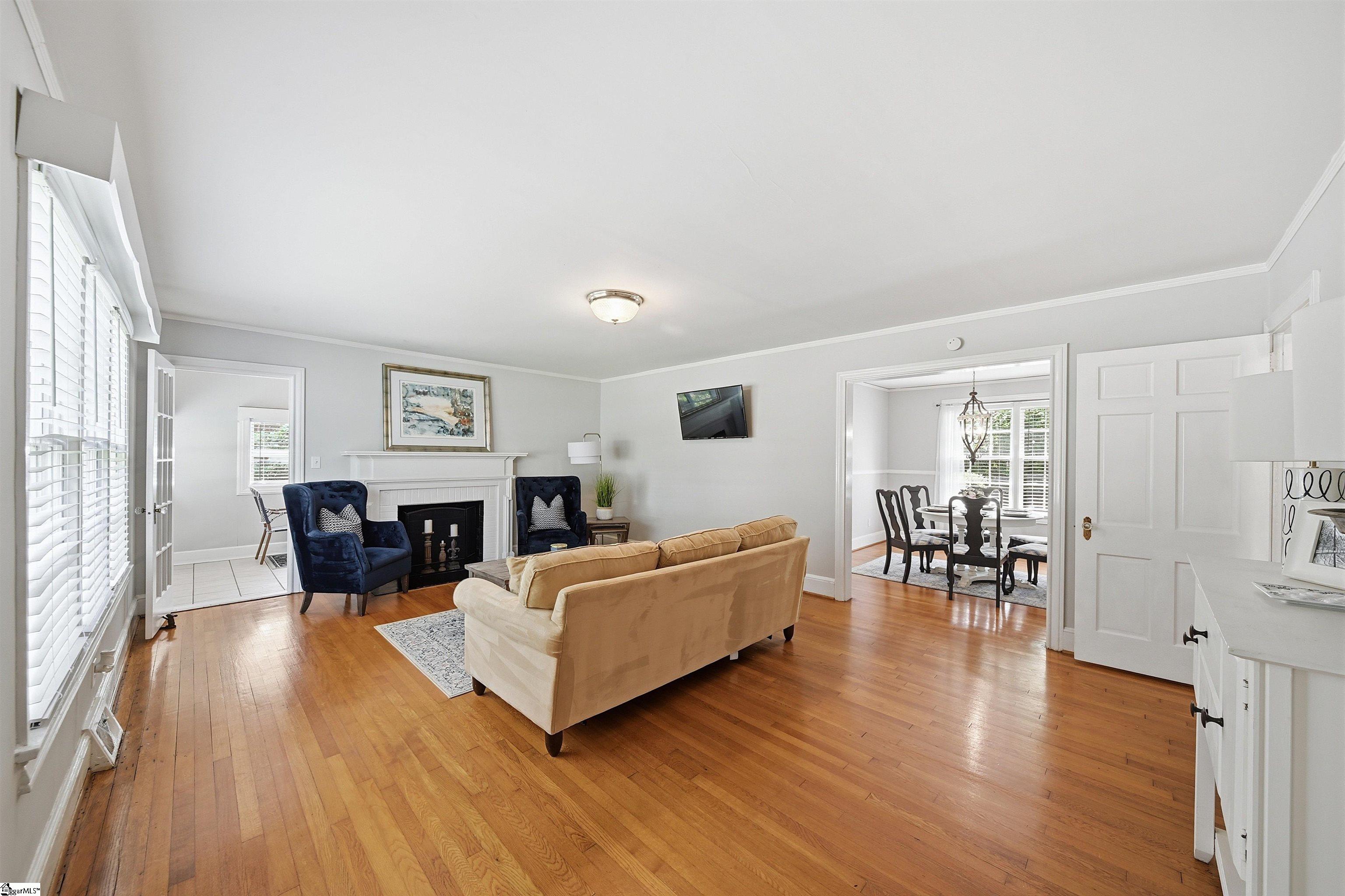 8 Northwood Avenue Greenville, SC 29609