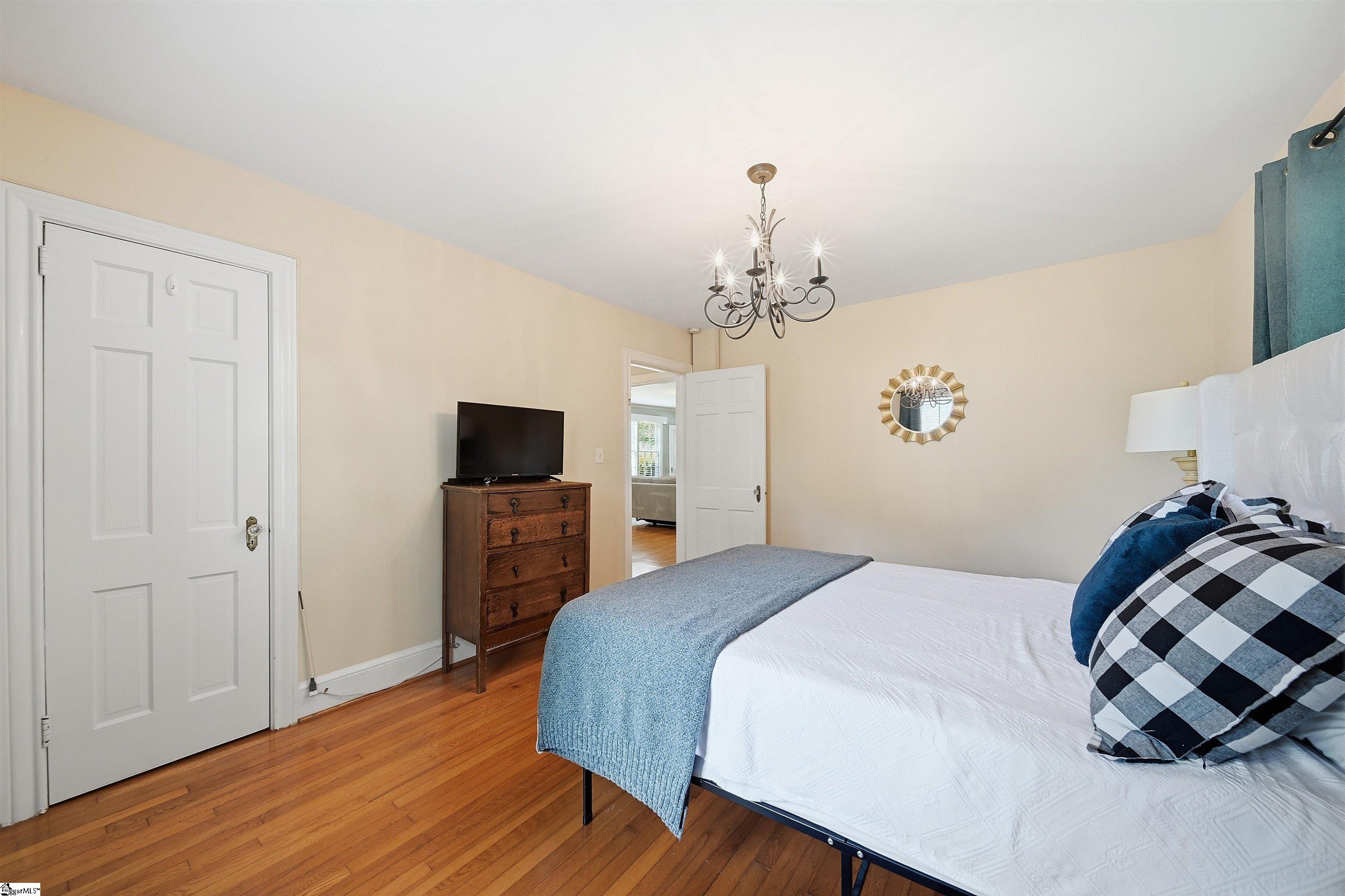 8 Northwood Avenue Greenville, SC 29609