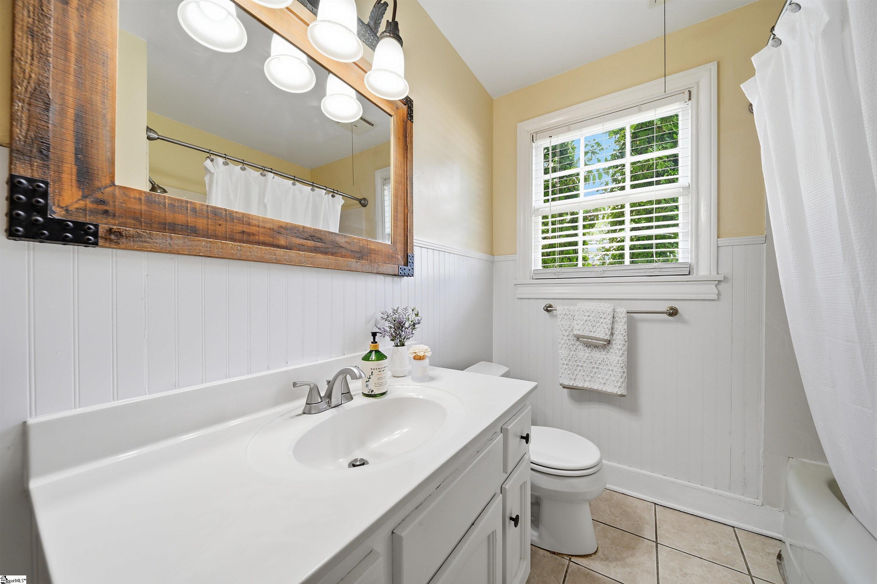 8 Northwood Avenue Greenville, SC 29609