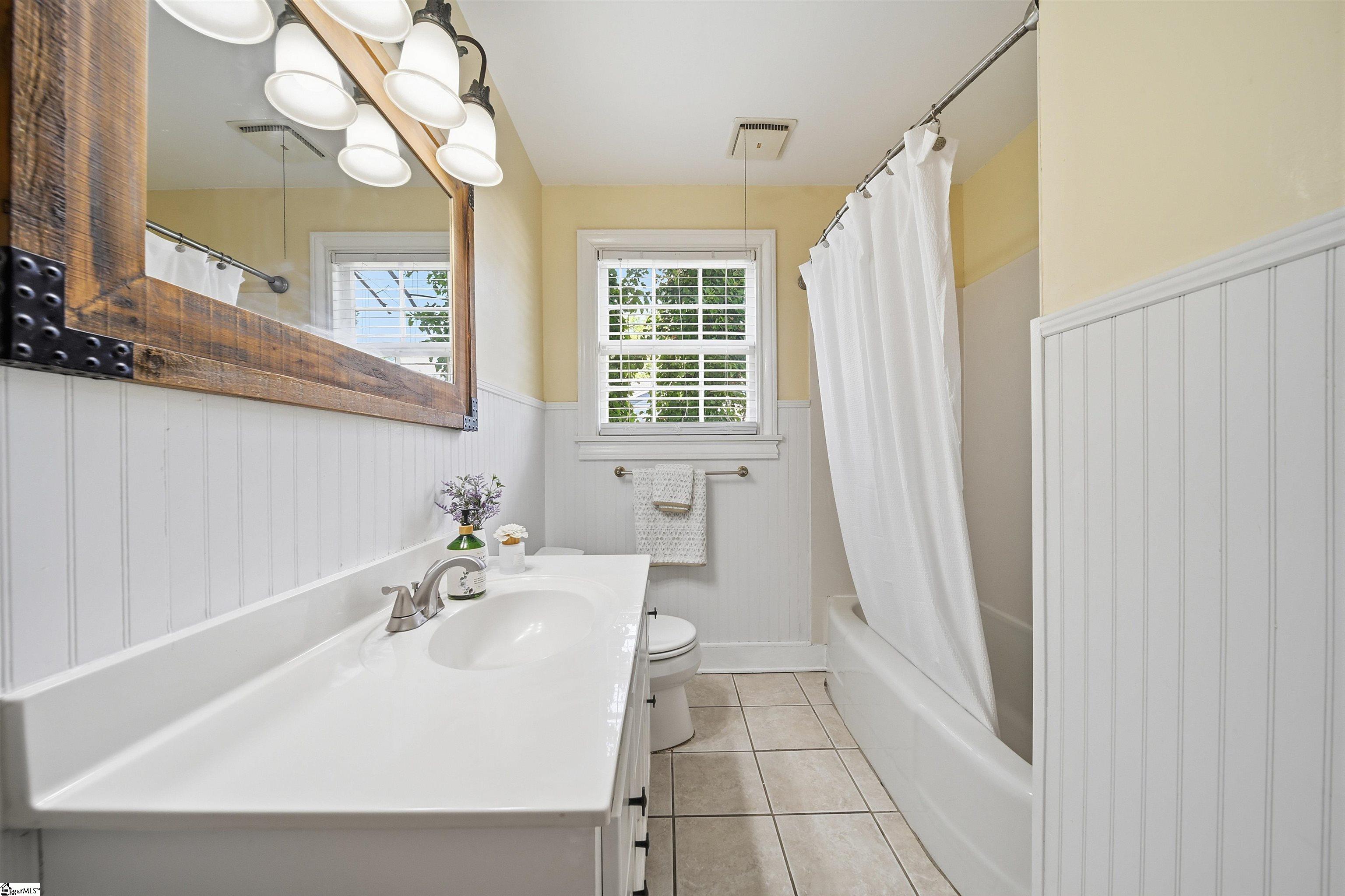 8 Northwood Avenue Greenville, SC 29609