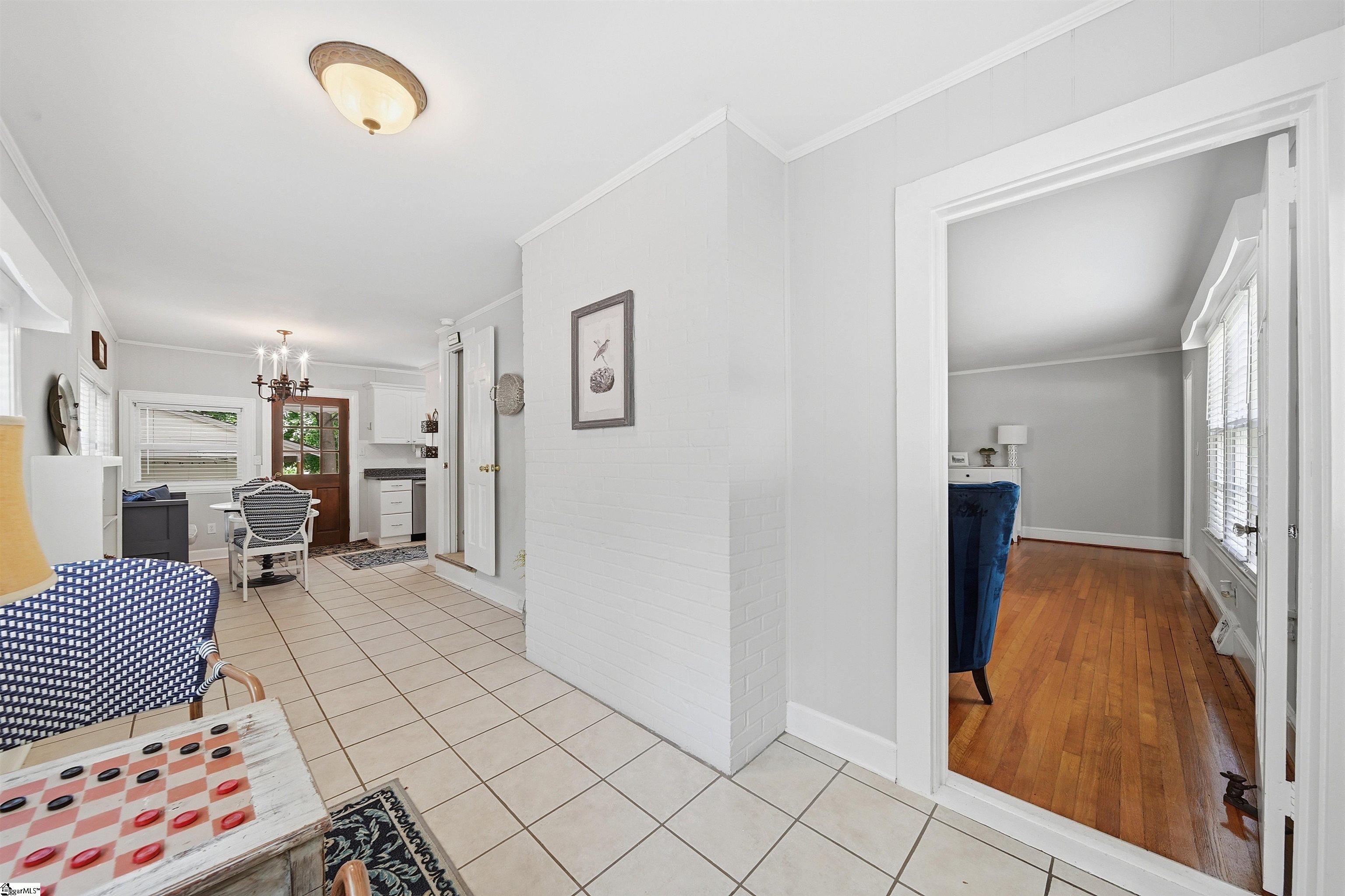 8 Northwood Avenue Greenville, SC 29609