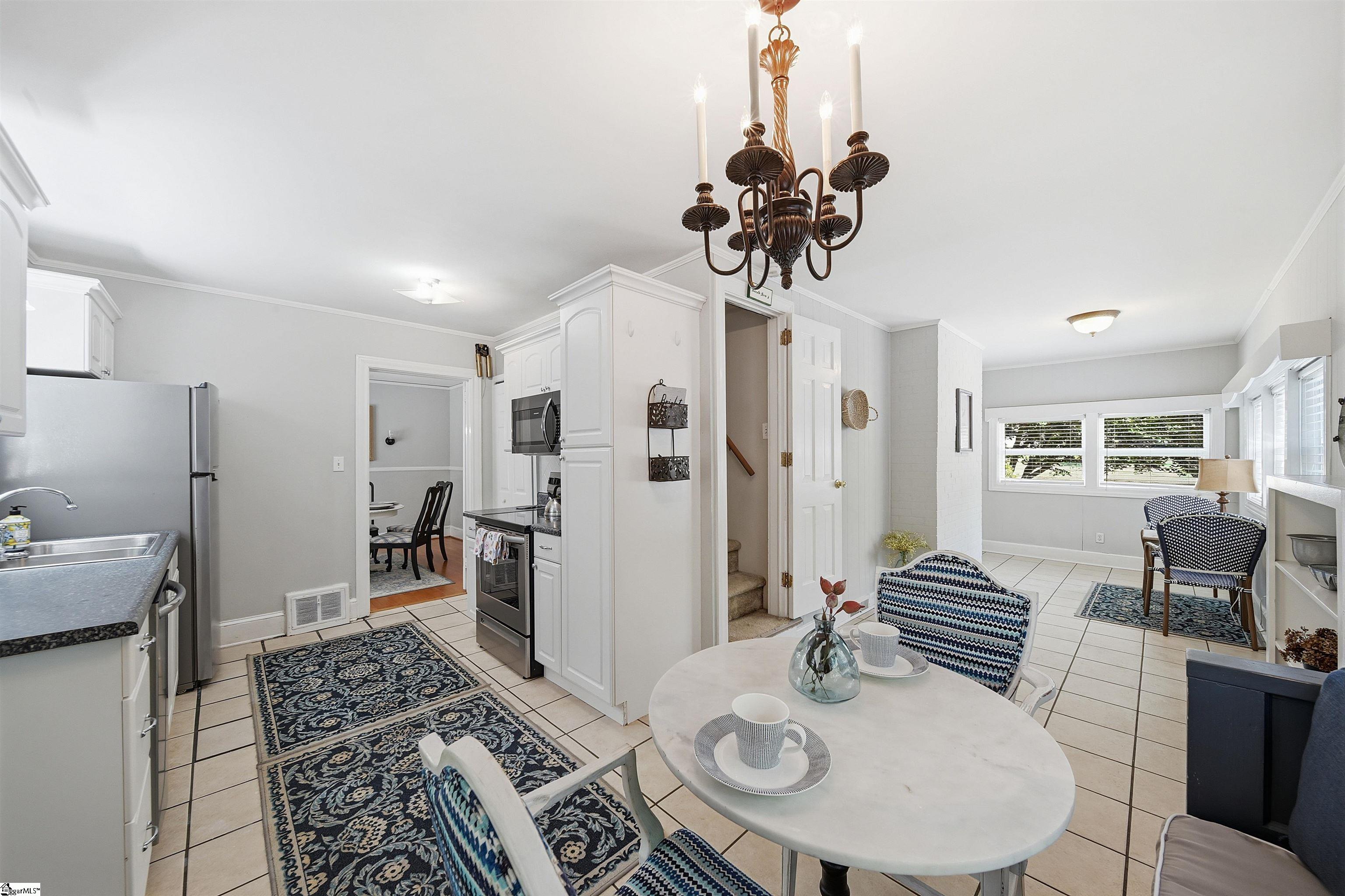 8 Northwood Avenue Greenville, SC 29609
