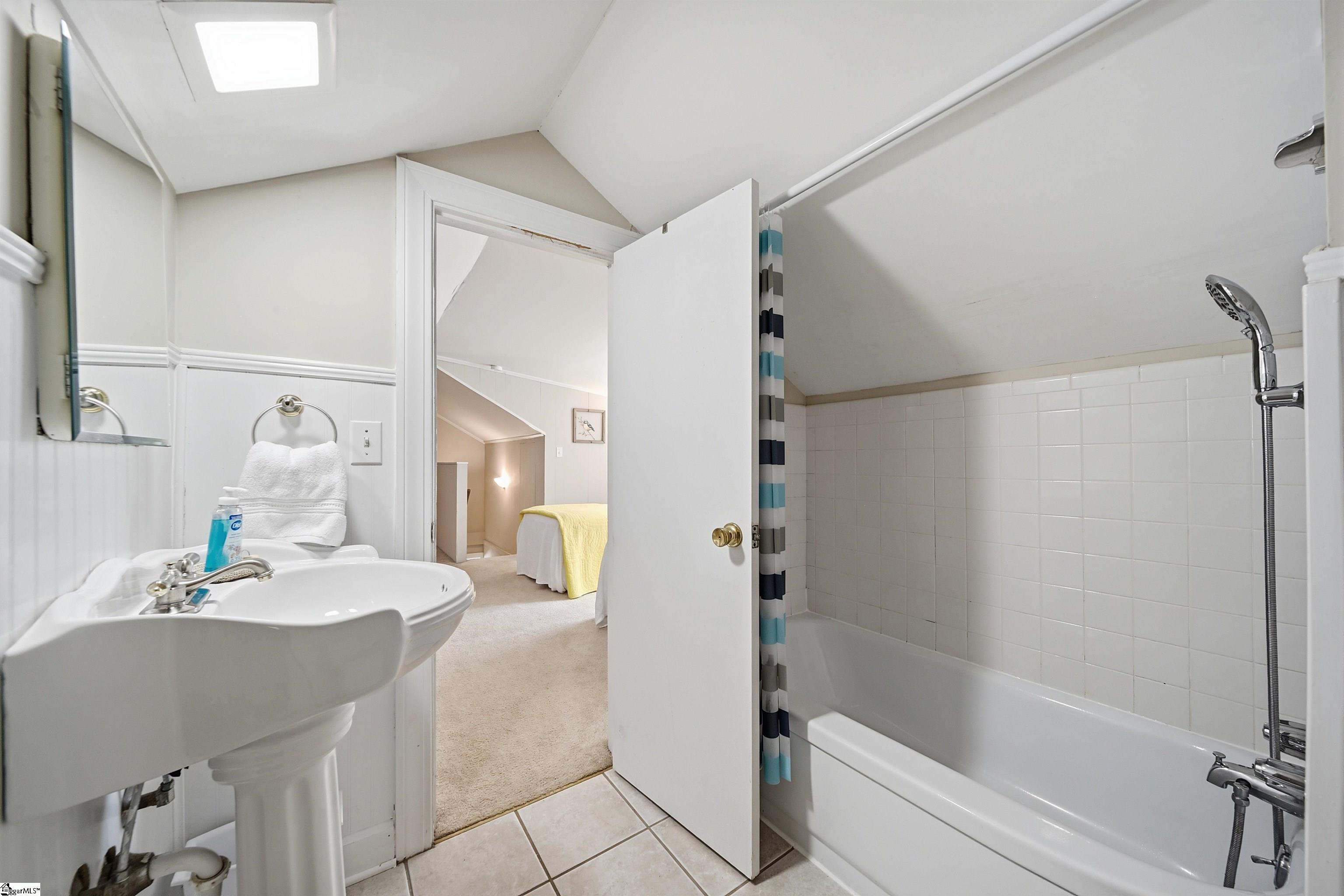8 Northwood Avenue Greenville, SC 29609