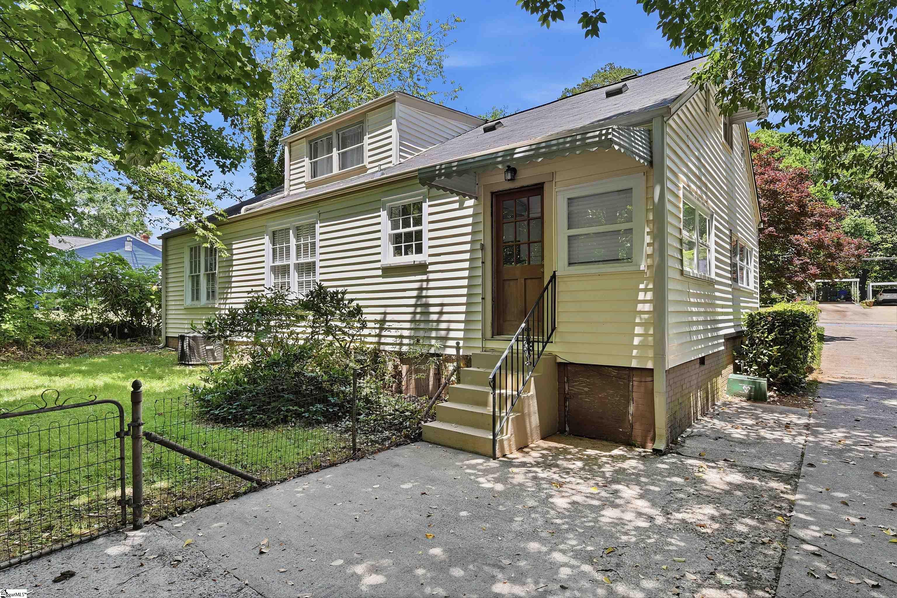 8 Northwood Avenue Greenville, SC 29609